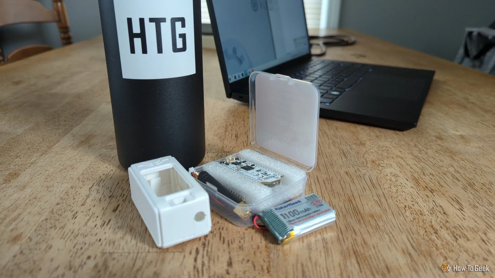 Bộ kit radio LoRa MakerHawk Heltec V3 với bo mạch, vỏ và pin, hướng dẫn khởi đầu Meshtastic