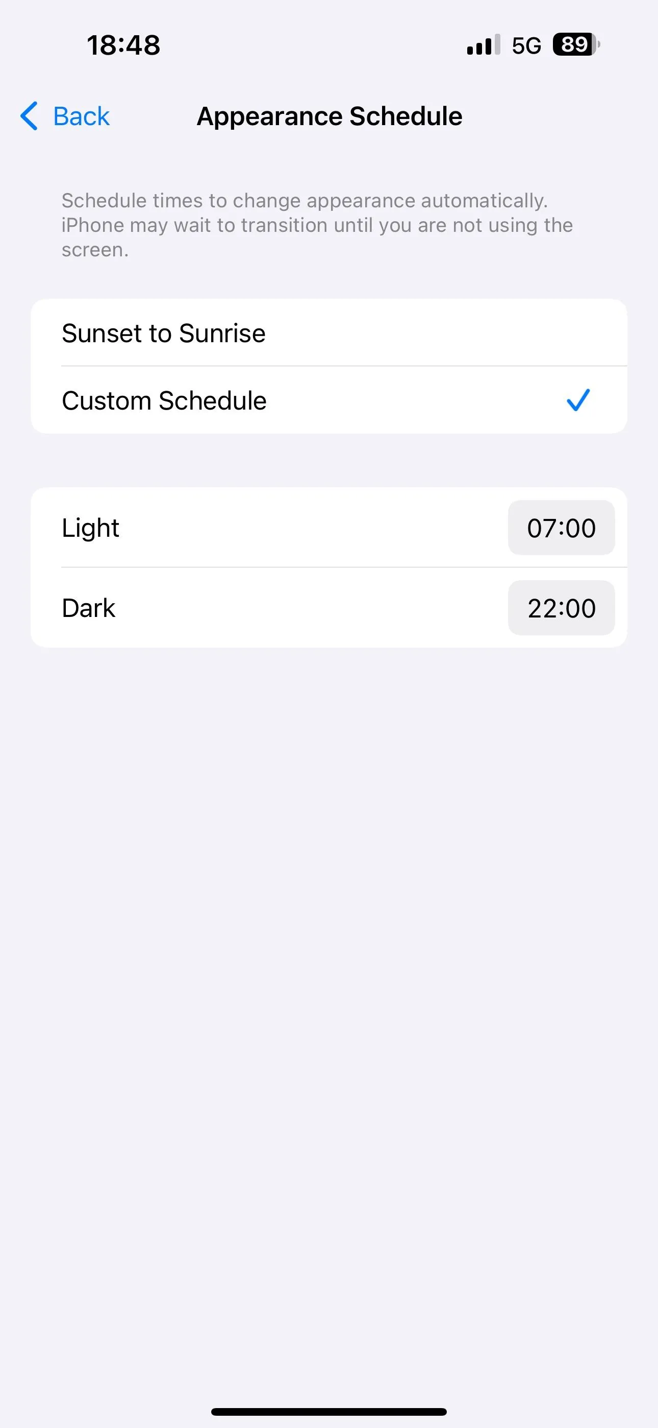 Cài đặt lịch trình tùy chỉnh để bật/tắt chế độ Tối tự động trên iPhone