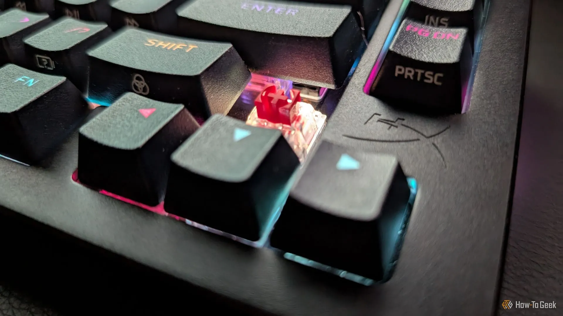 Cận cảnh switch HyperX Red Linear trên bàn phím HyperX Alloy Rise 75