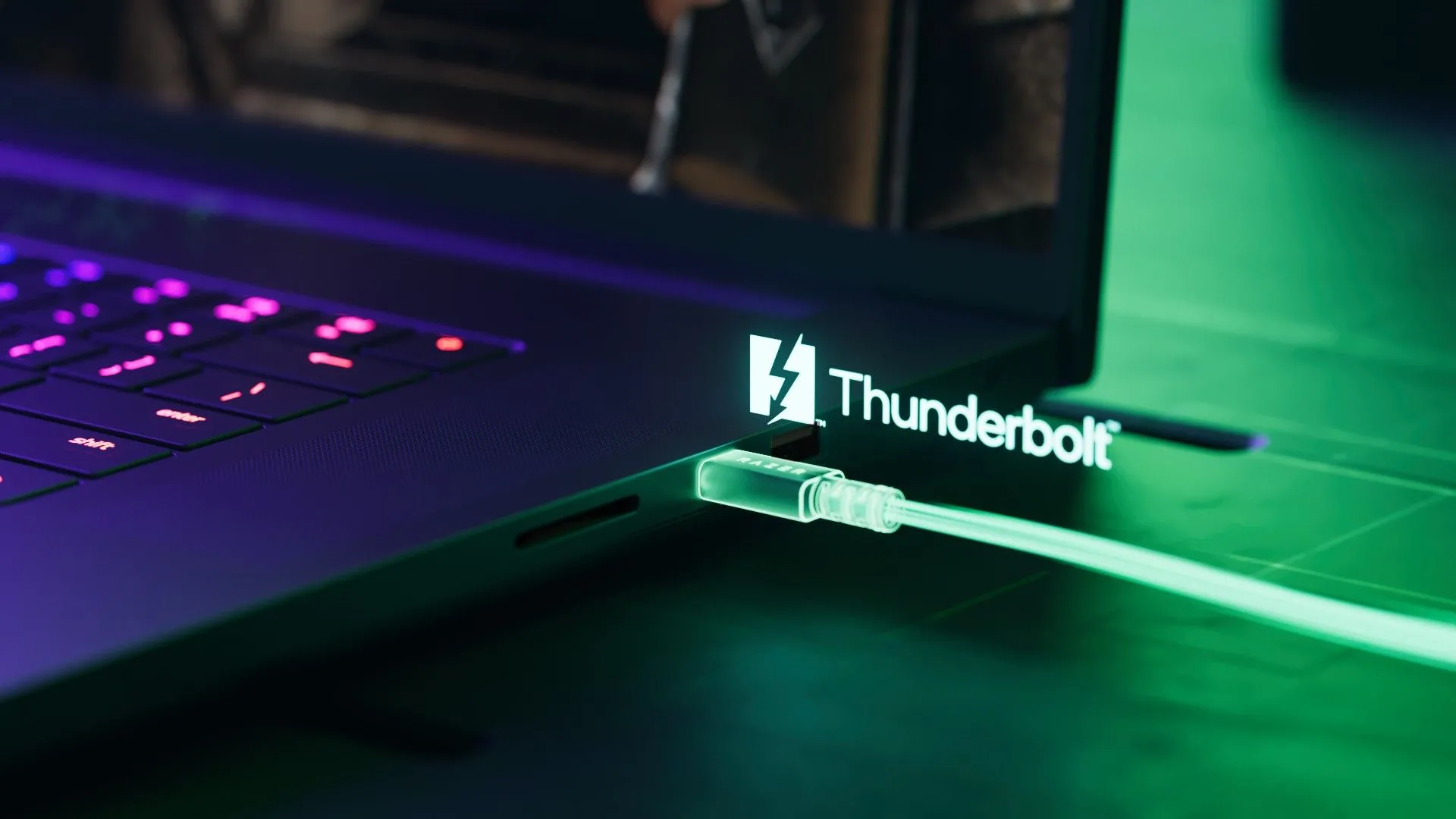 Cổng Thunderbolt 5 trên laptop Razer Blade 18 (2024) cho tốc độ truyền dữ liệu siêu nhanh