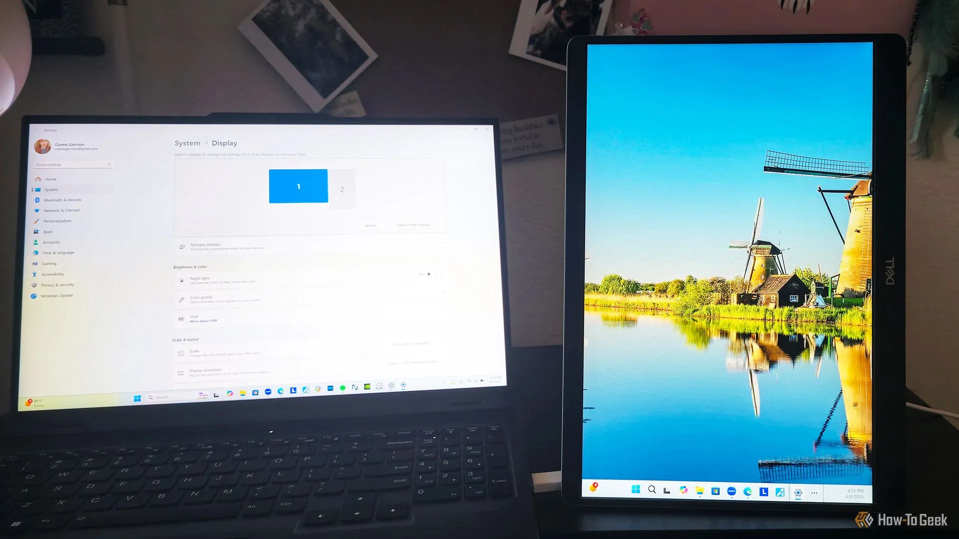 Dell Pro 14 Plus hiển thị nội dung theo chiều dọc, tối ưu cho đọc tài liệu và ứng dụng.