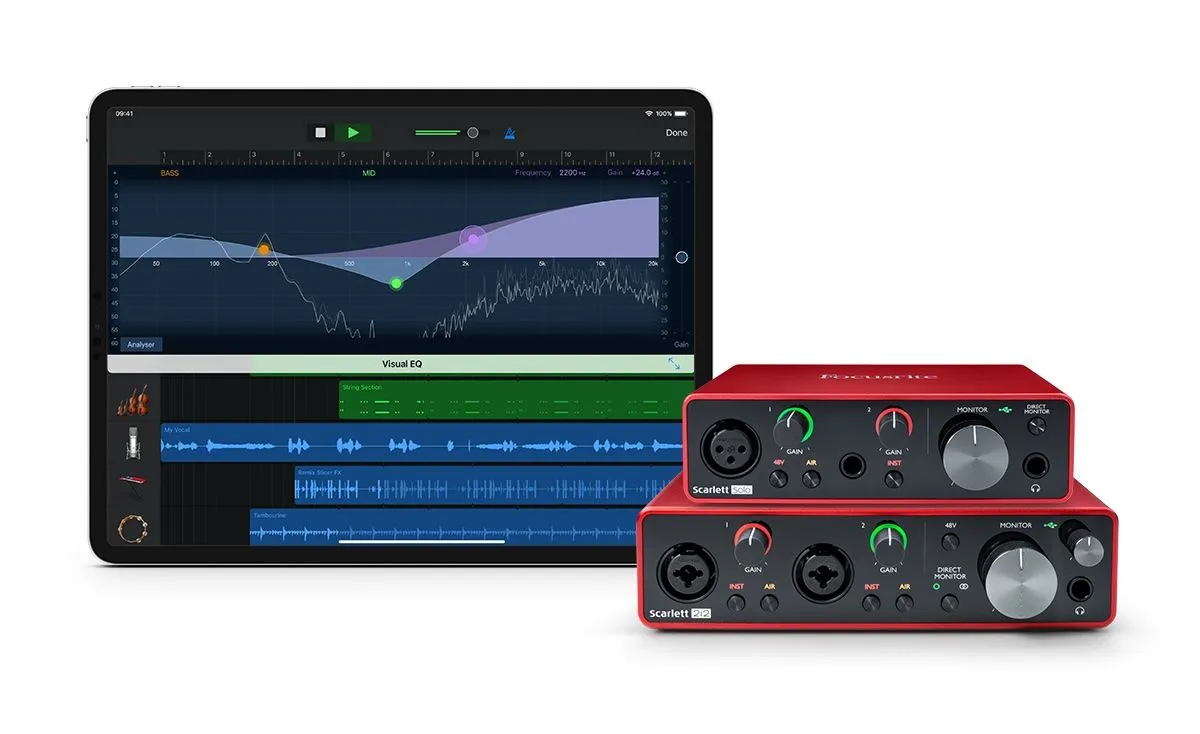 Giao diện âm thanh Focusrite đặt cạnh iPad Pro, minh họa khả năng thu âm và sản xuất nhạc chuyên nghiệp với iPad.