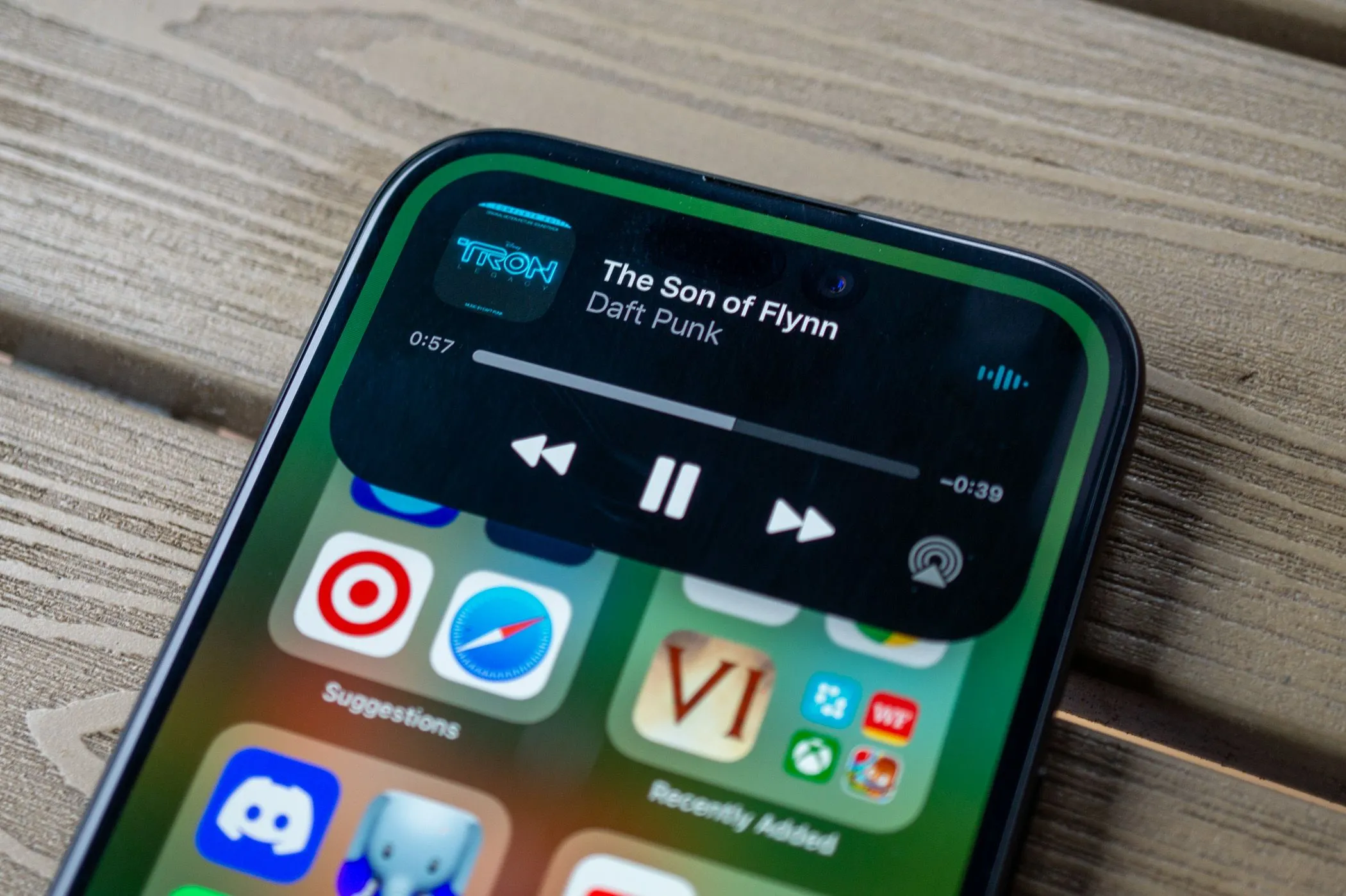 Hành Trình Lột Xác Của iOS: Từ Giao Diện Đột Phá Đến Tùy Biến Không Giới Hạn Trên iPhone