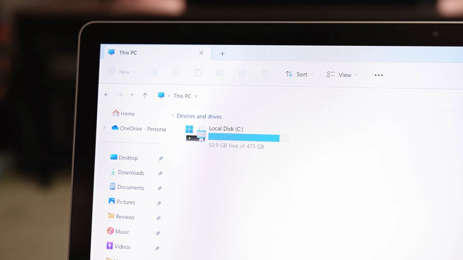 Giao diện File Explorer của Windows hiển thị ổ đĩa C và các tùy chọn định dạng