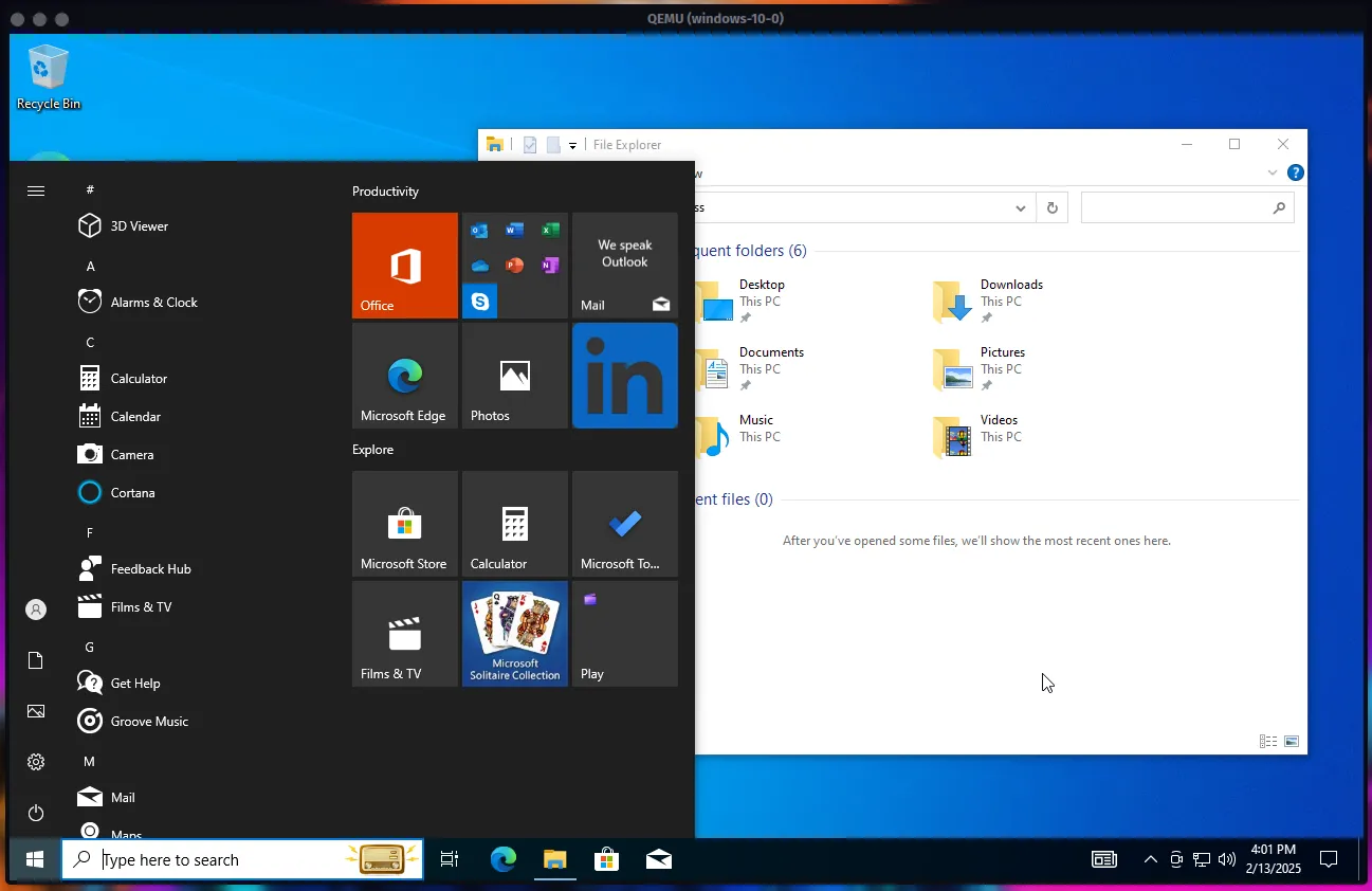 Giao diện màn hình chính Windows 10 hiển thị trong một cửa sổ QEMU, chứng minh rằng máy ảo đã được thiết lập thành công bằng Quickemu và sẵn sàng để sử dụng.