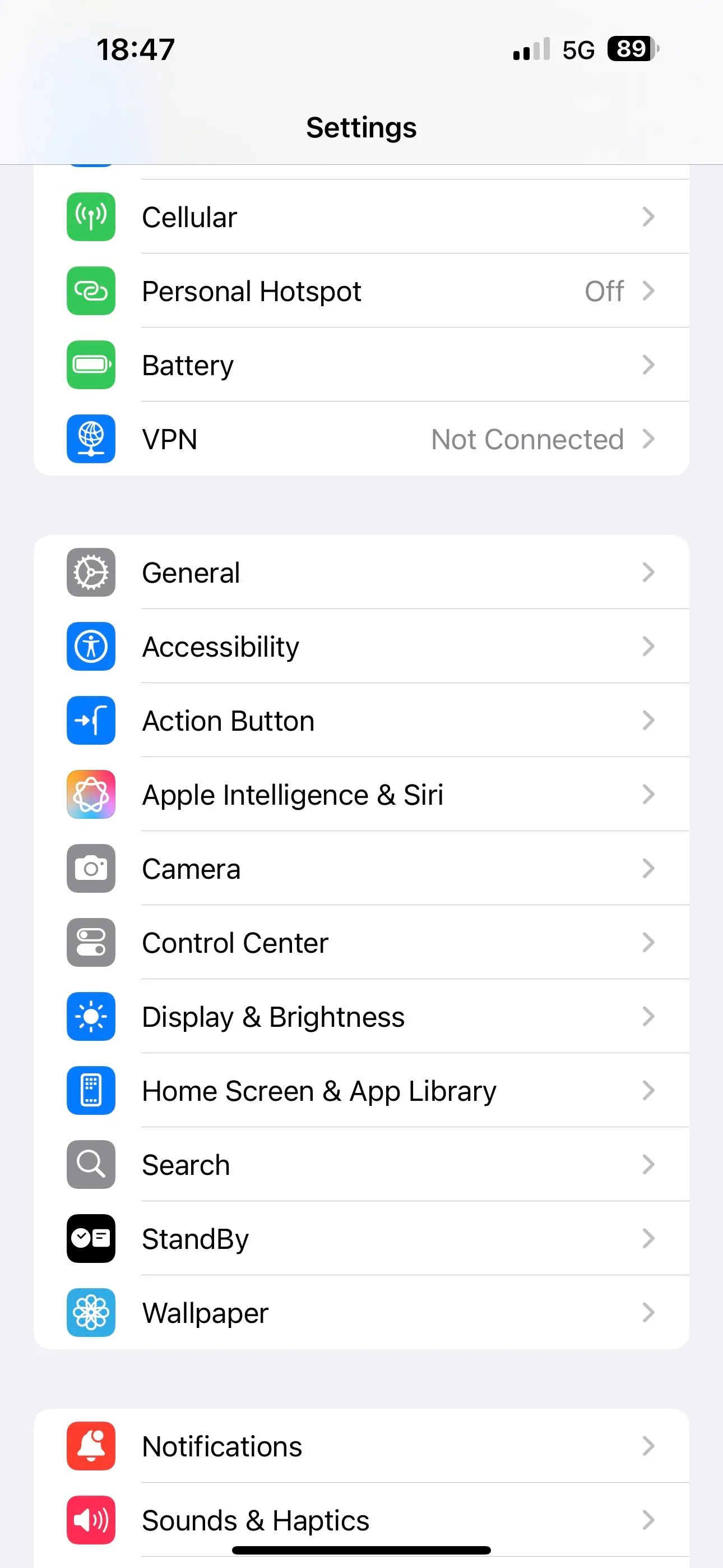 Giao diện ứng dụng Cài đặt (Settings) trên iPhone để truy cập các tùy chỉnh hiển thị