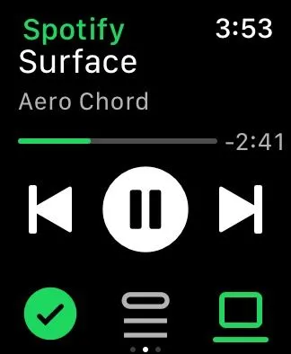Giao diện ứng dụng Spotify trên watchOS đang điều khiển phát nhạc từ máy Mac.