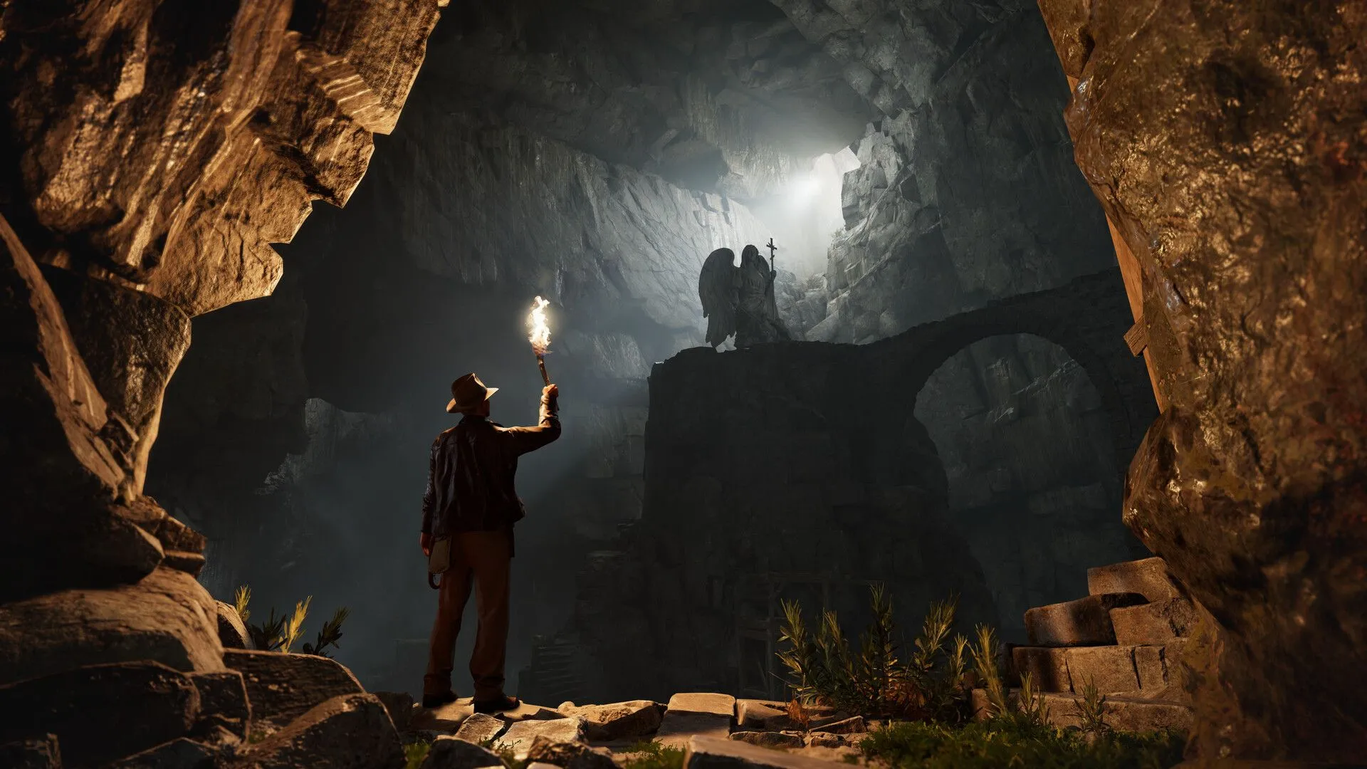 Indiana Jones trong một ngôi đền nhìn vào một bức tượng từ xa trong Indiana Jones and the Great Circle The Order of Giants, gợi lên một cuộc phiêu lưu đầy bí ẩn.
