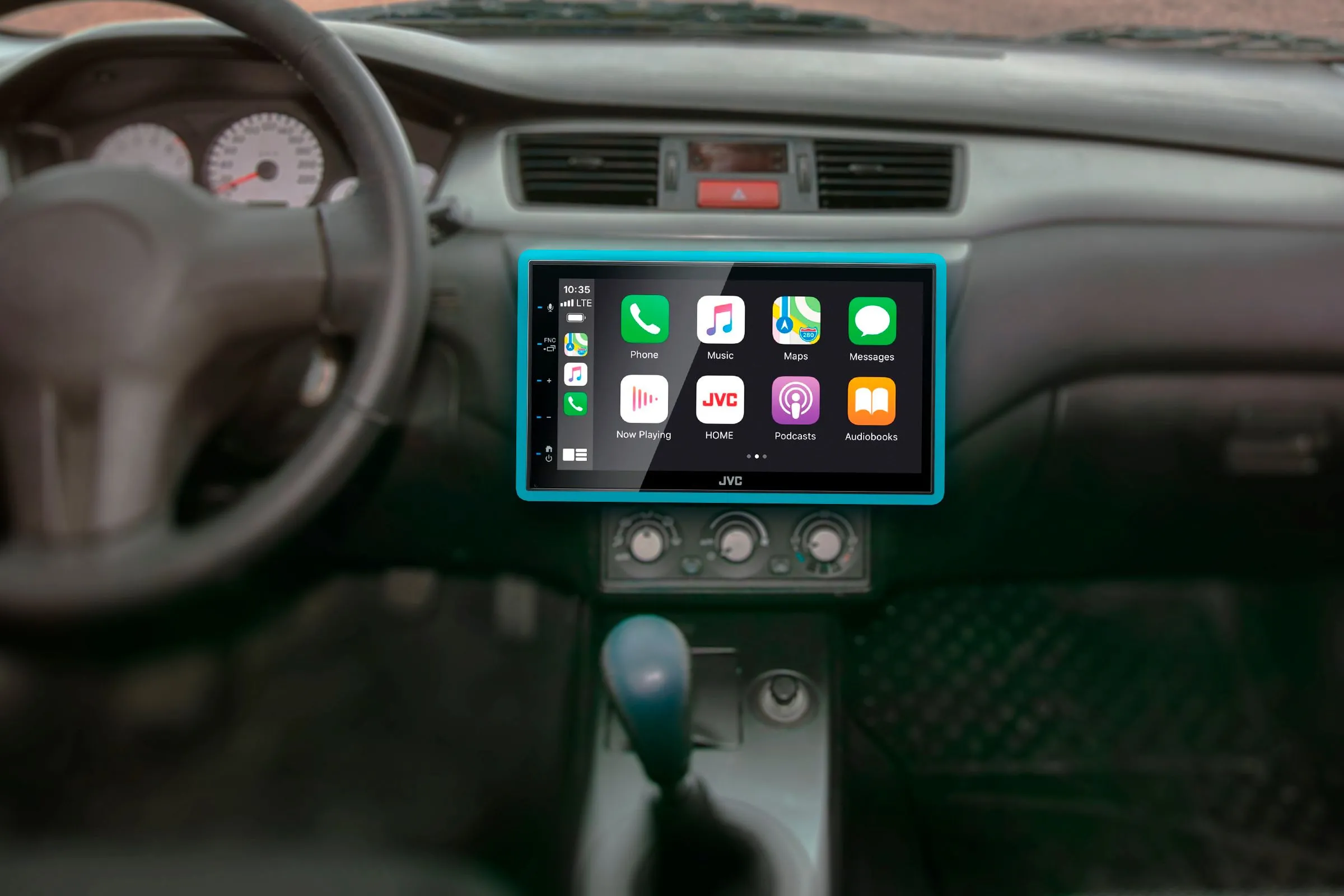 Màn hình giải trí trên nội thất ô tô cũ, ví dụ về xe cần nâng cấp Android Auto không dây
