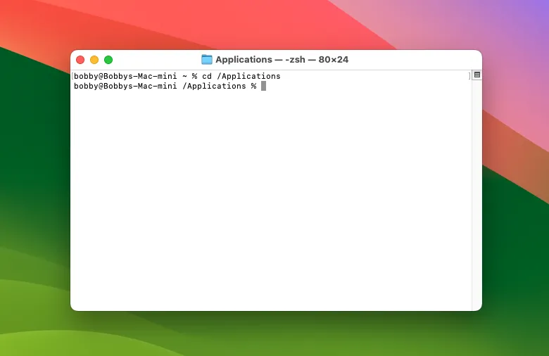 Màn hình Terminal macOS hiển thị kết quả lệnh cd đến thư mục Applications.