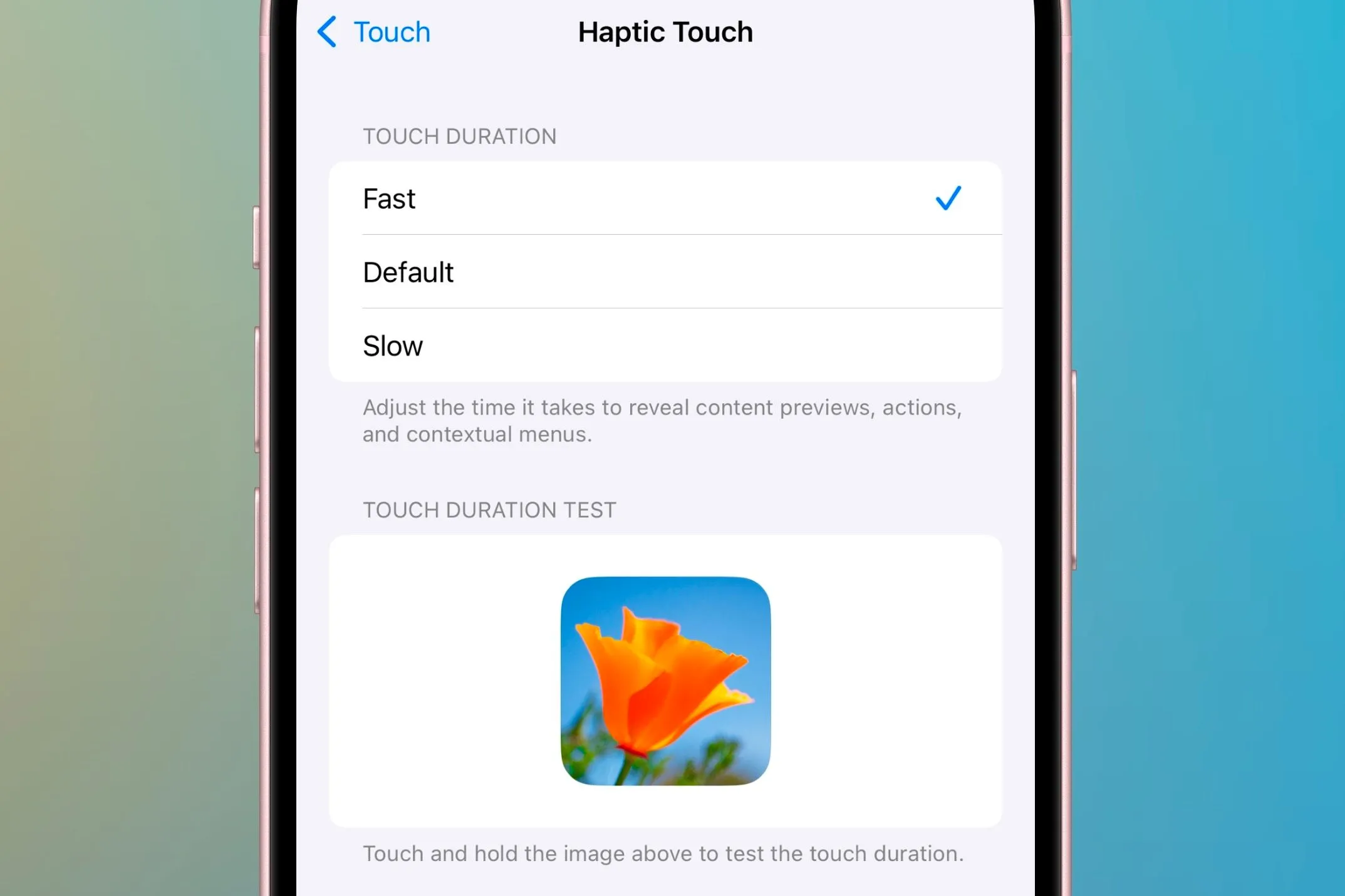 Minh họa giao diện cài đặt Haptic Touch trên iPhone, gợi ý cách triển khai tùy chọn cường độ Liquid Glass.