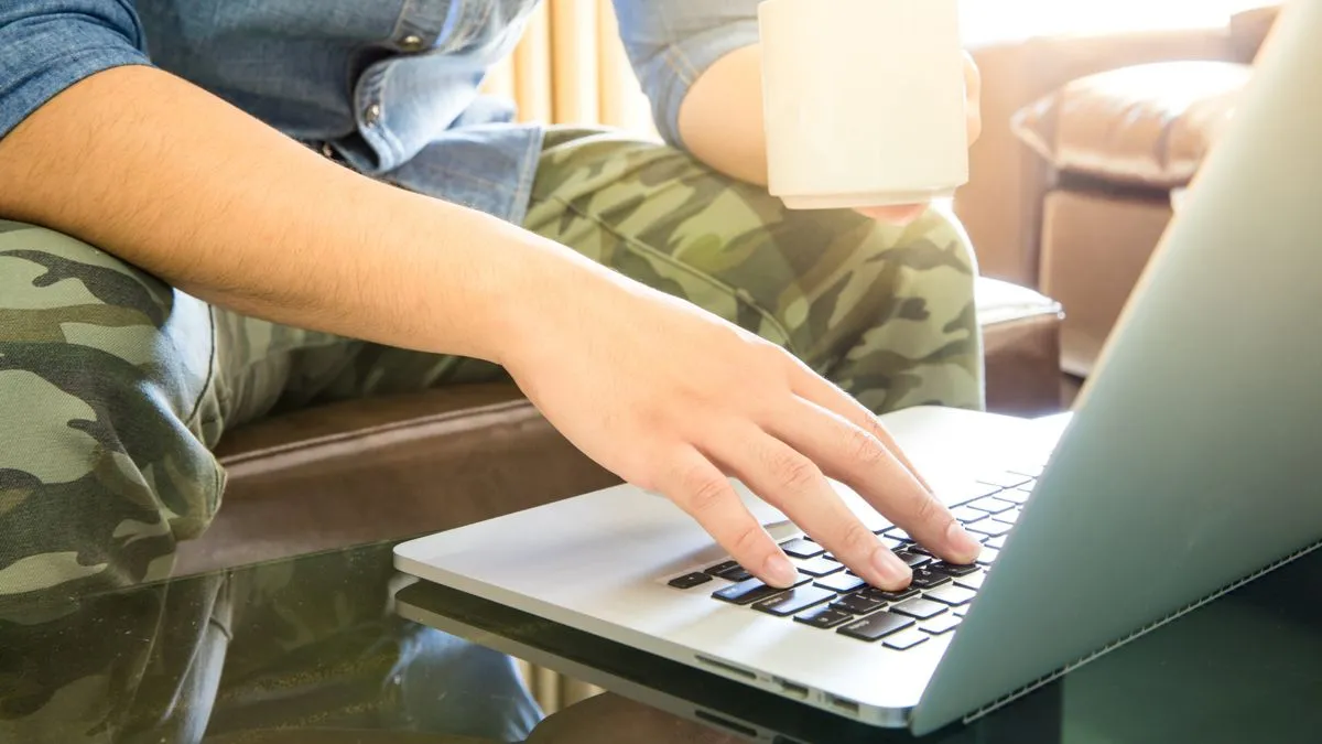 Người dùng MacBook đang tìm cách khắc phục lỗi ứng dụng không chạy.