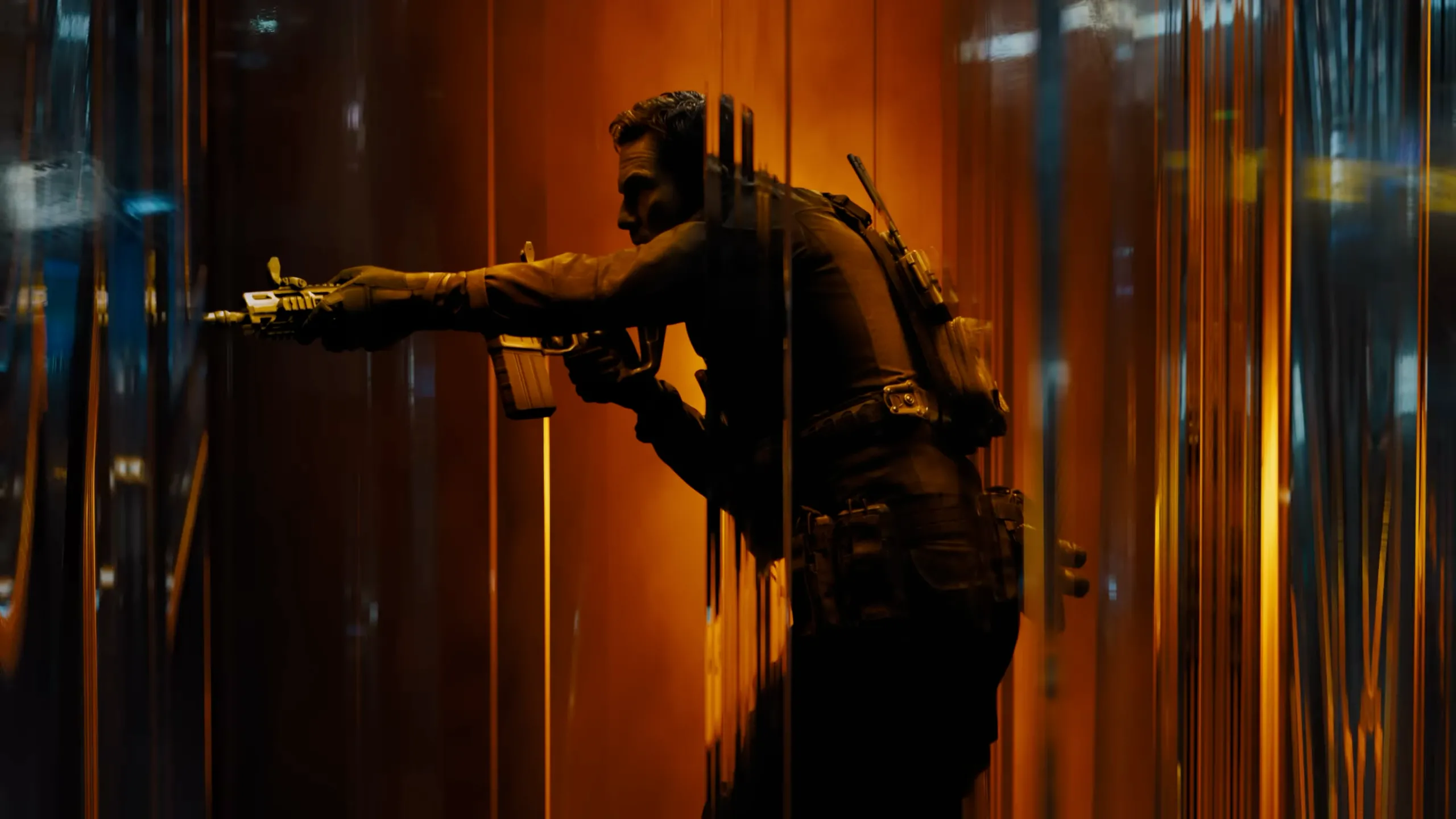 Nhân vật chính của Call of Duty Black Ops 7 trong một trailer tiết lộ CGI cầm súng, báo hiệu sự trở lại của series.