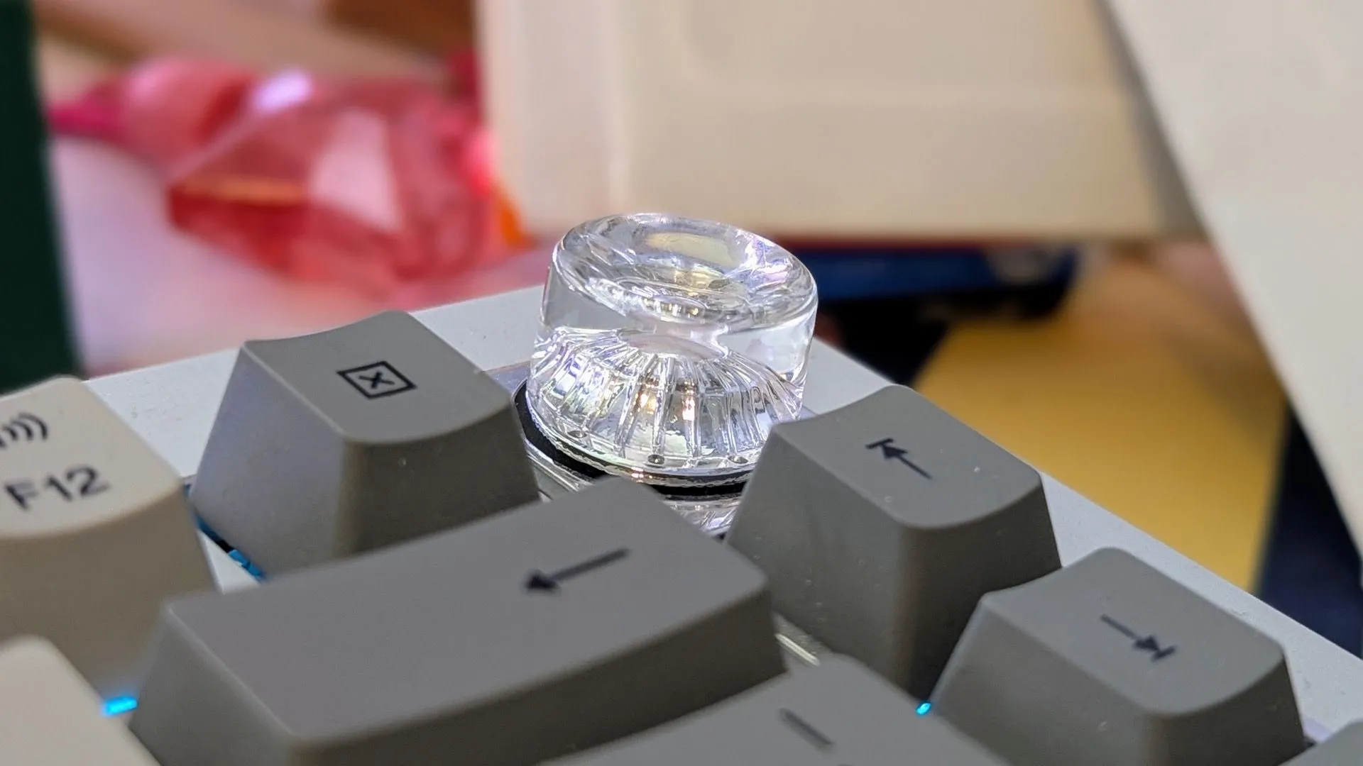 Núm xoay của OnePlus Keyboard 81 Pro mang lại cảm giác xúc giác thú vị
