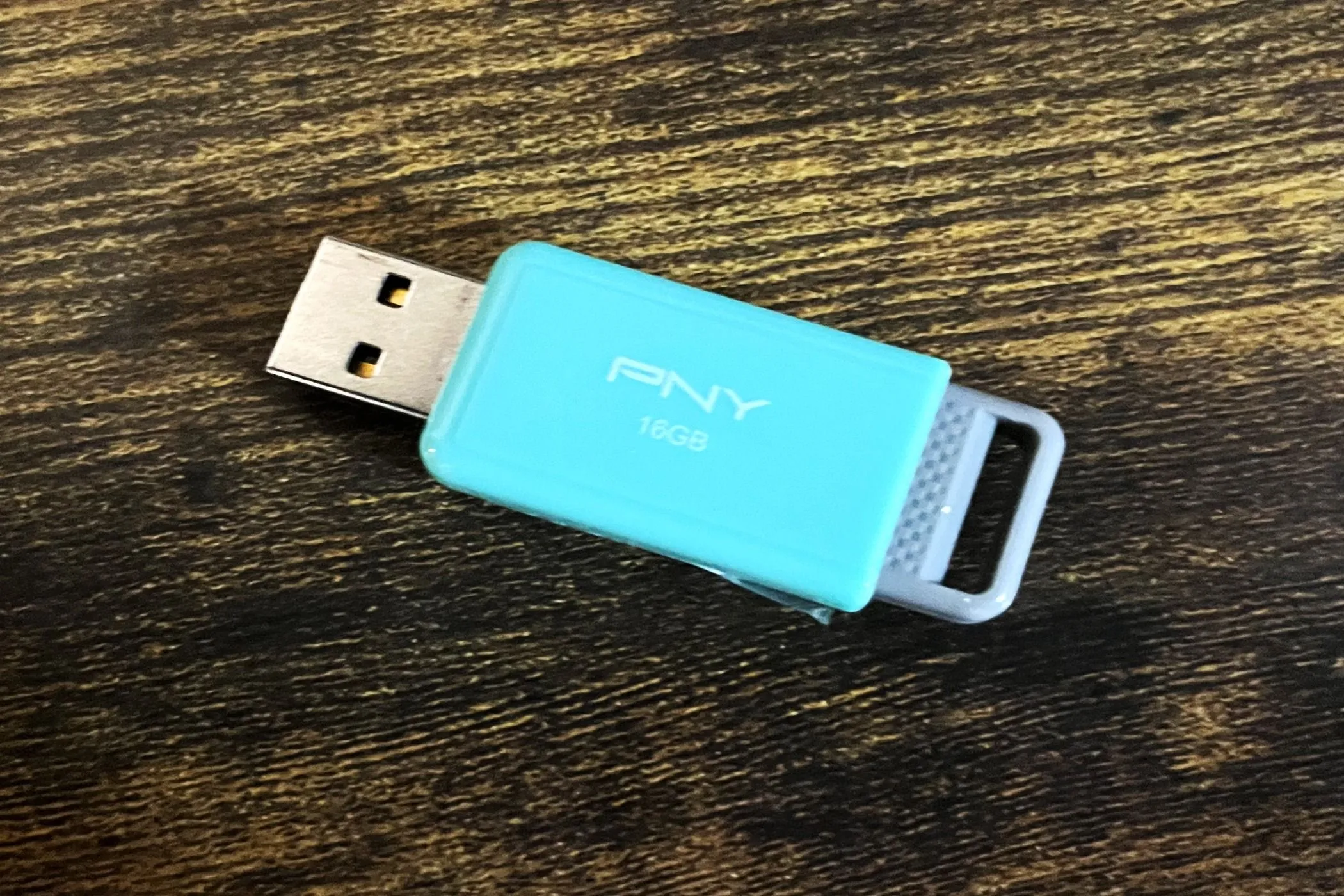Ổ đĩa USB flash chứa file hình ảnh Linux bootable, được sử dụng để sao chép dữ liệu từ Xbox