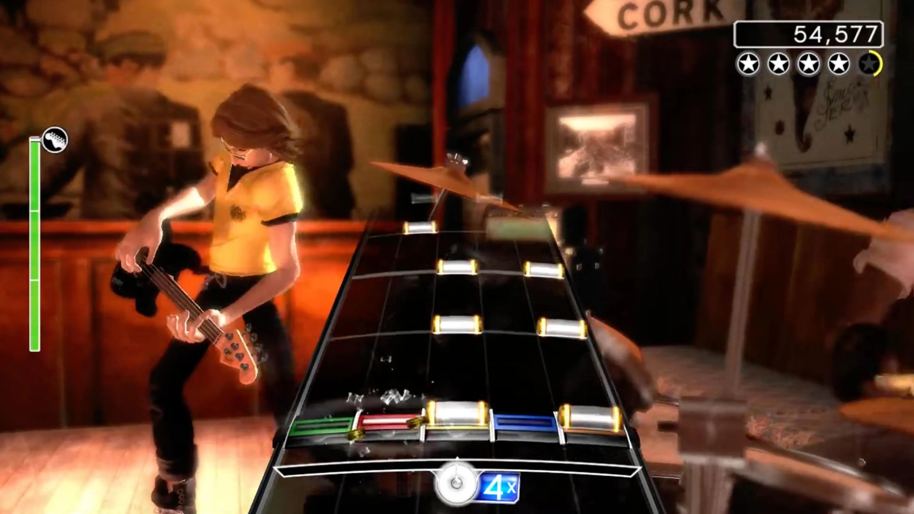 Rock Band 2, một ban nhạc ảo đang biểu diễn trên sân khấu