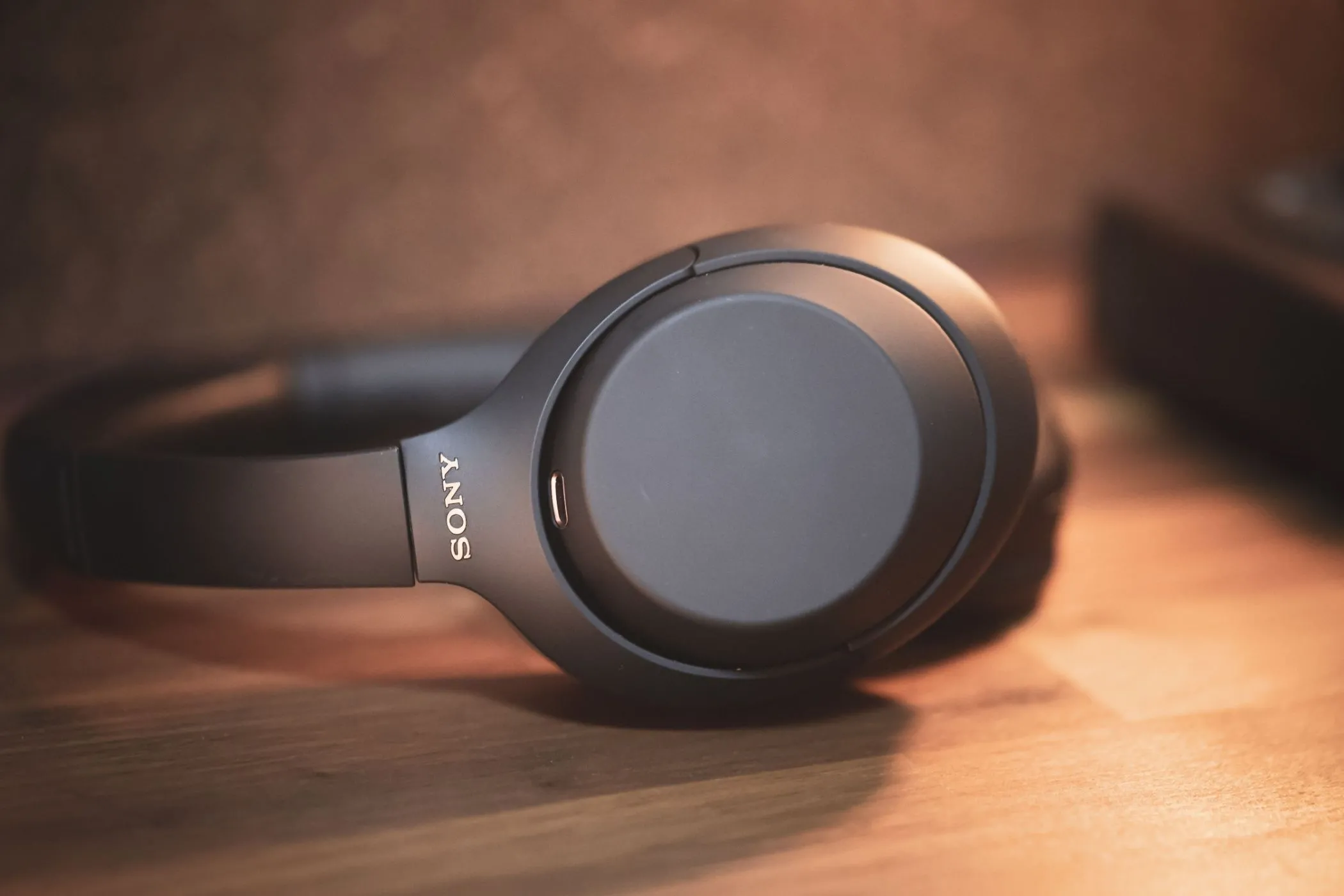 Tai nghe không dây chống ồn Sony WH-1000XM4 màu đen