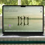 Thiết kế Liquid Glass trên giao diện macOS Tahoe 26, minh họa tính thống nhất trải nghiệm hệ sinh thái Apple.