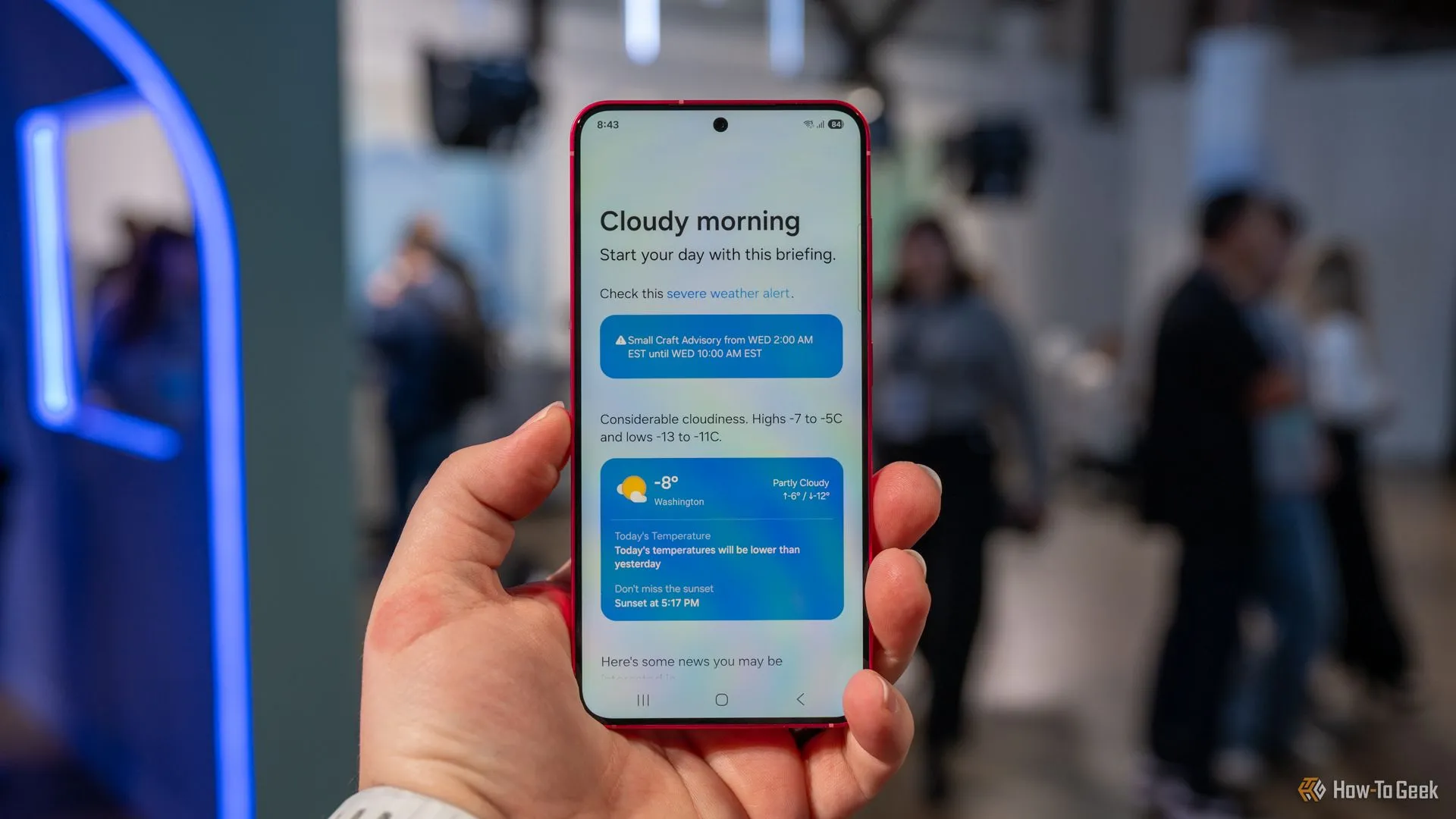 Tính năng Galaxy AI &quot;Brief Rundown&quot; hiển thị trên màn hình Samsung Galaxy S25.