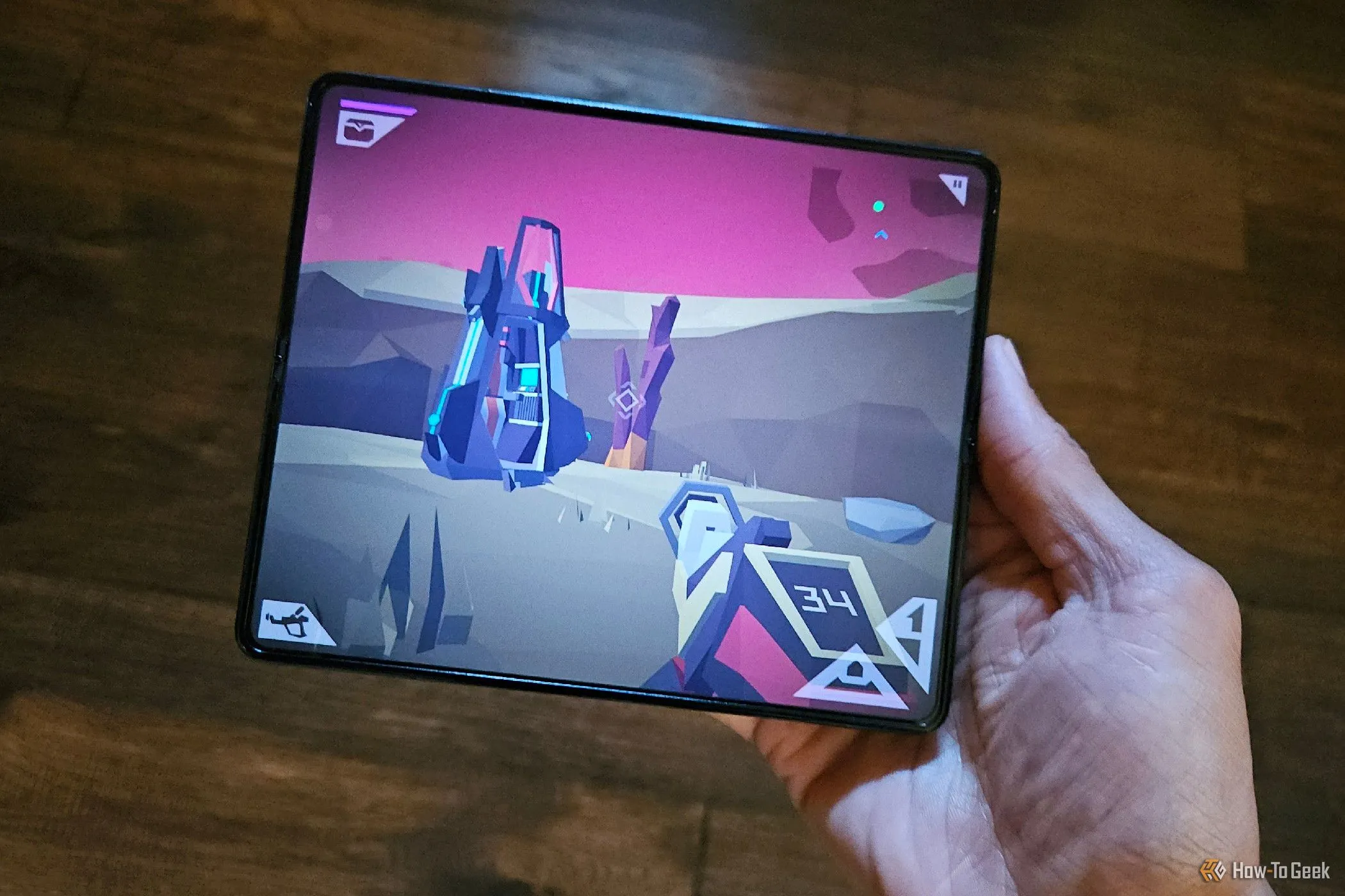 Trò chơi Morphite đang chạy trên Samsung Galaxy Z Fold 5, minh họa khả năng tương thích của game trên màn hình gập.