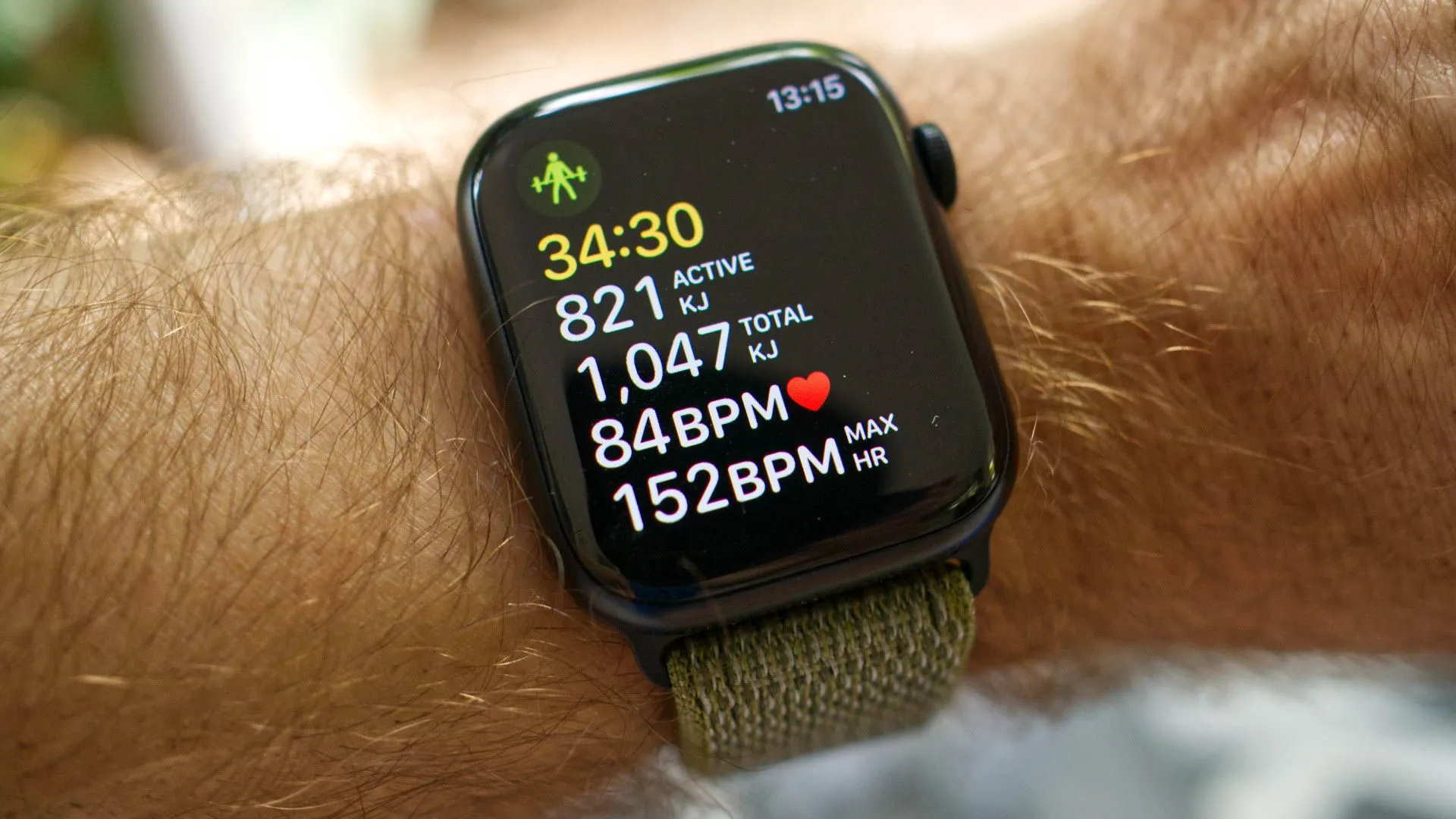 Apple Watch Series 8 ghi lại buổi tập sức mạnh qua ứng dụng Bài tập