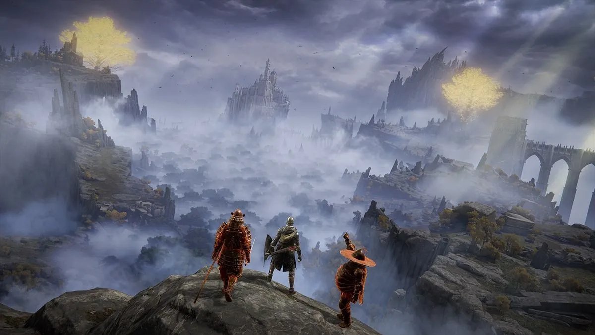Ba game thủ Elden Ring cùng nhau khám phá thế giới mở, minh họa thể loại game Soulslike nơi kỹ năng né tránh I-frames và hiểu biết hitbox đóng vai trò then chốt.