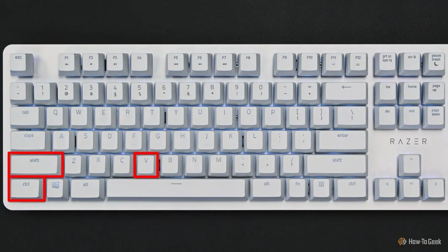 Bàn phím hiển thị phím Shift, Ctrl và V được tô đỏ, biểu thị tổ hợp phím dán văn bản không định dạng trên Linux KDE Plasma.