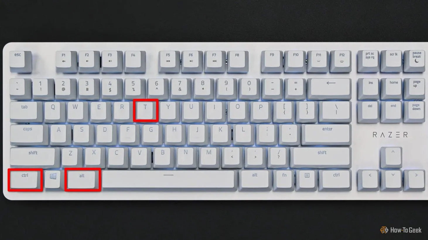 Bàn phím với phím Ctrl, Alt và T được đánh dấu đỏ, biểu thị phím tắt mở cửa sổ Terminal nhanh chóng trên Linux.
