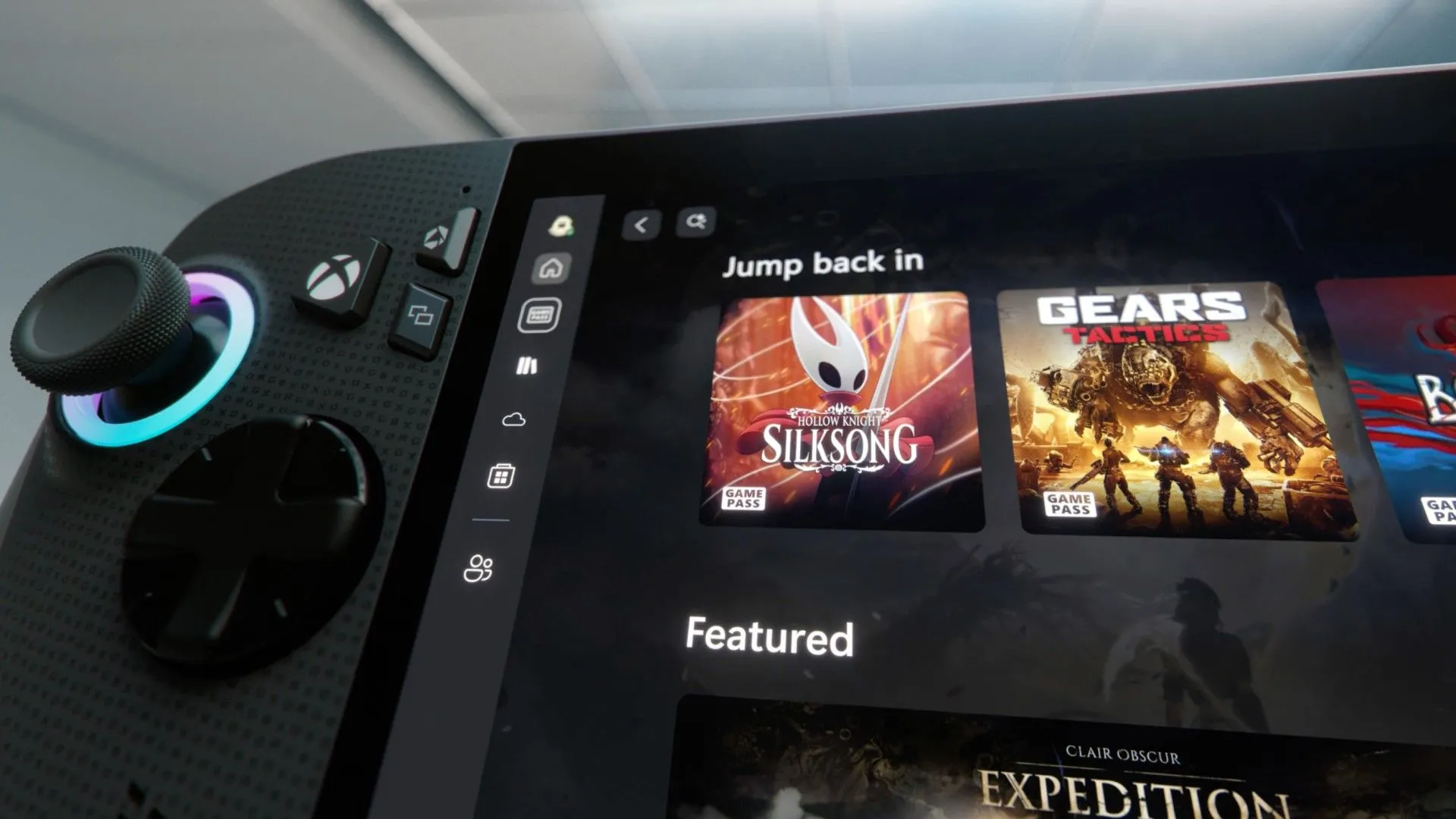 Bảng điều khiển ứng dụng Xbox trên Xbox ROG Ally X, cho thấy giao diện người dùng đơn giản và tập trung vào trò chơi.