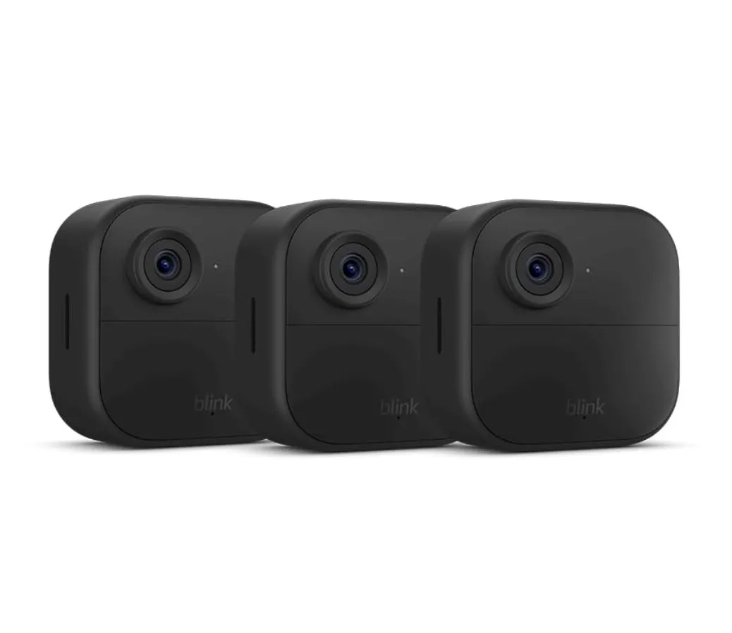 Bộ ba camera an ninh không dây Blink Outdoor 4 màu trắng lắp đặt ngoài trời