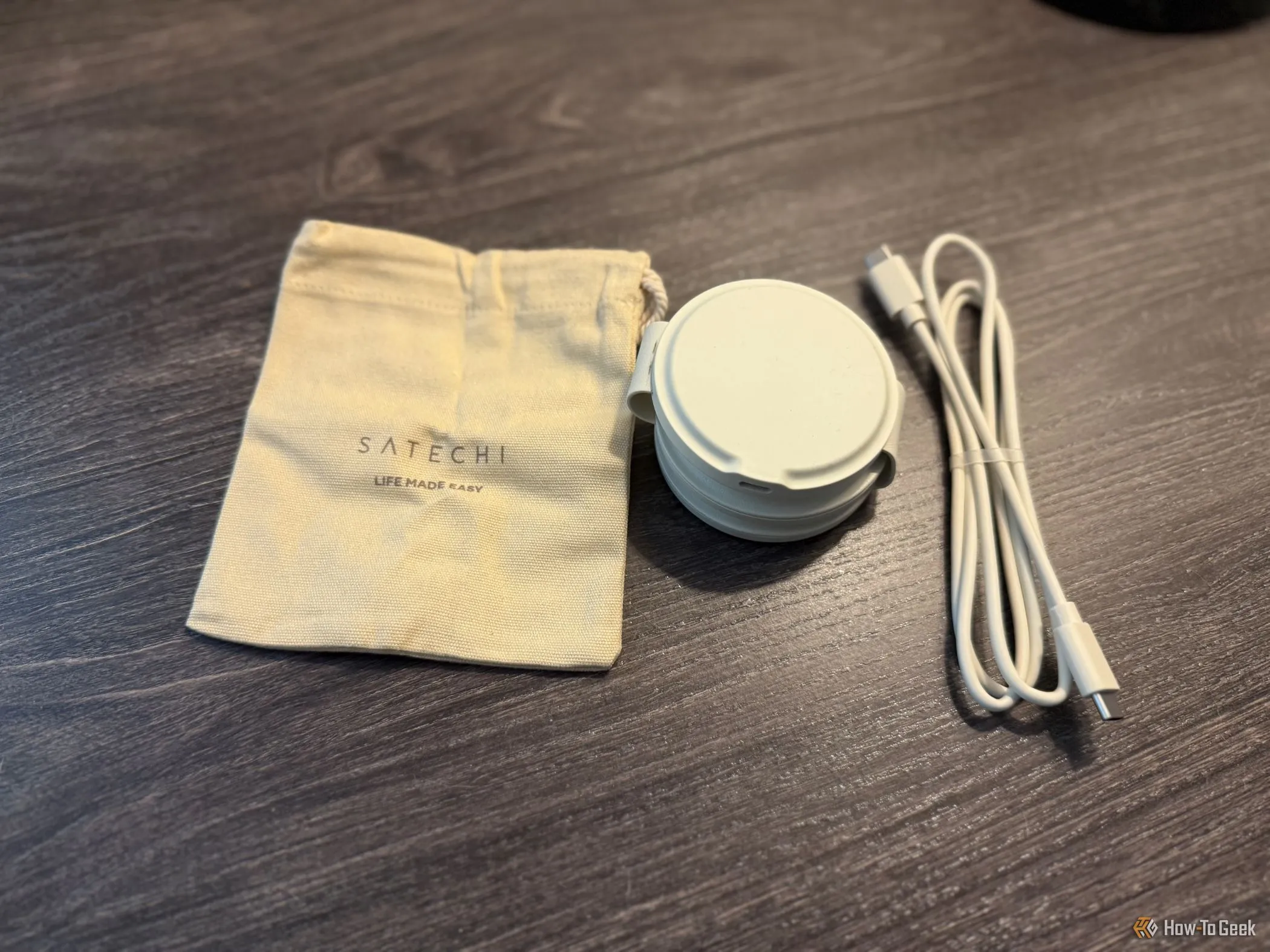 Bộ sạc Satechi OntheGo 3-in-1 gấp gọn cùng túi đựng và cáp USB-C tiện lợi cho du lịch