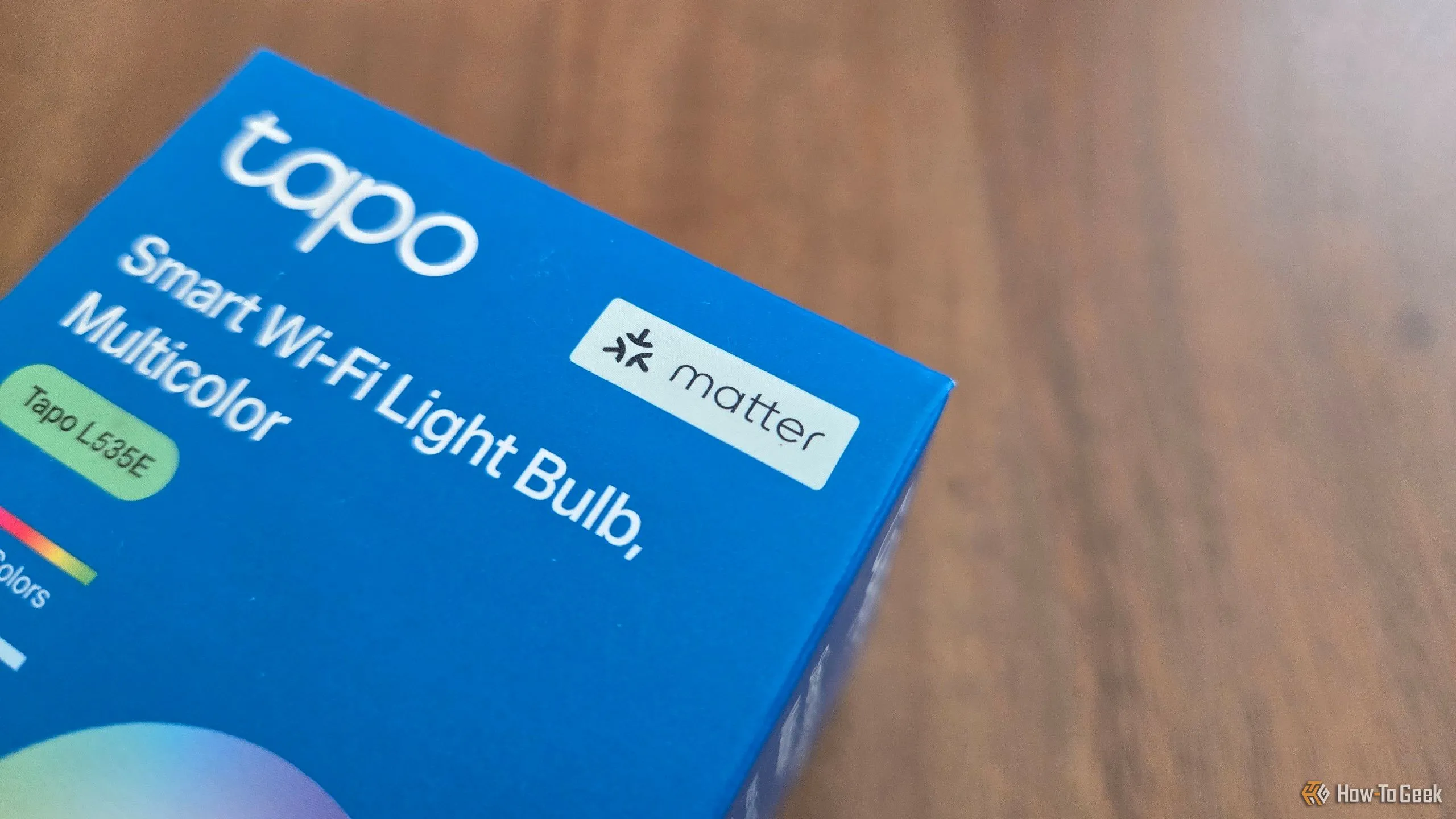 Bóng đèn thông minh TP-Link Tapo hỗ trợ Matter còn nguyên hộp, minh họa khả năng tương thích Matter của Home Assistant