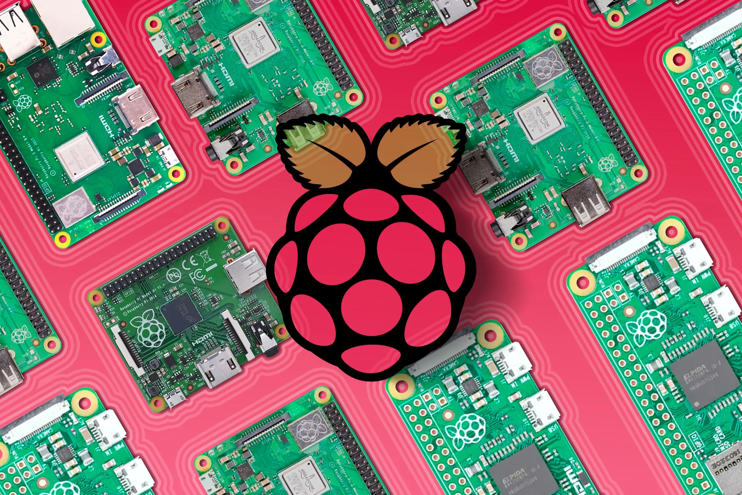 Các bo mạch Raspberry Pi và phụ kiện chính thức xếp cạnh nhau, thể hiện hệ sinh thái sản phẩm