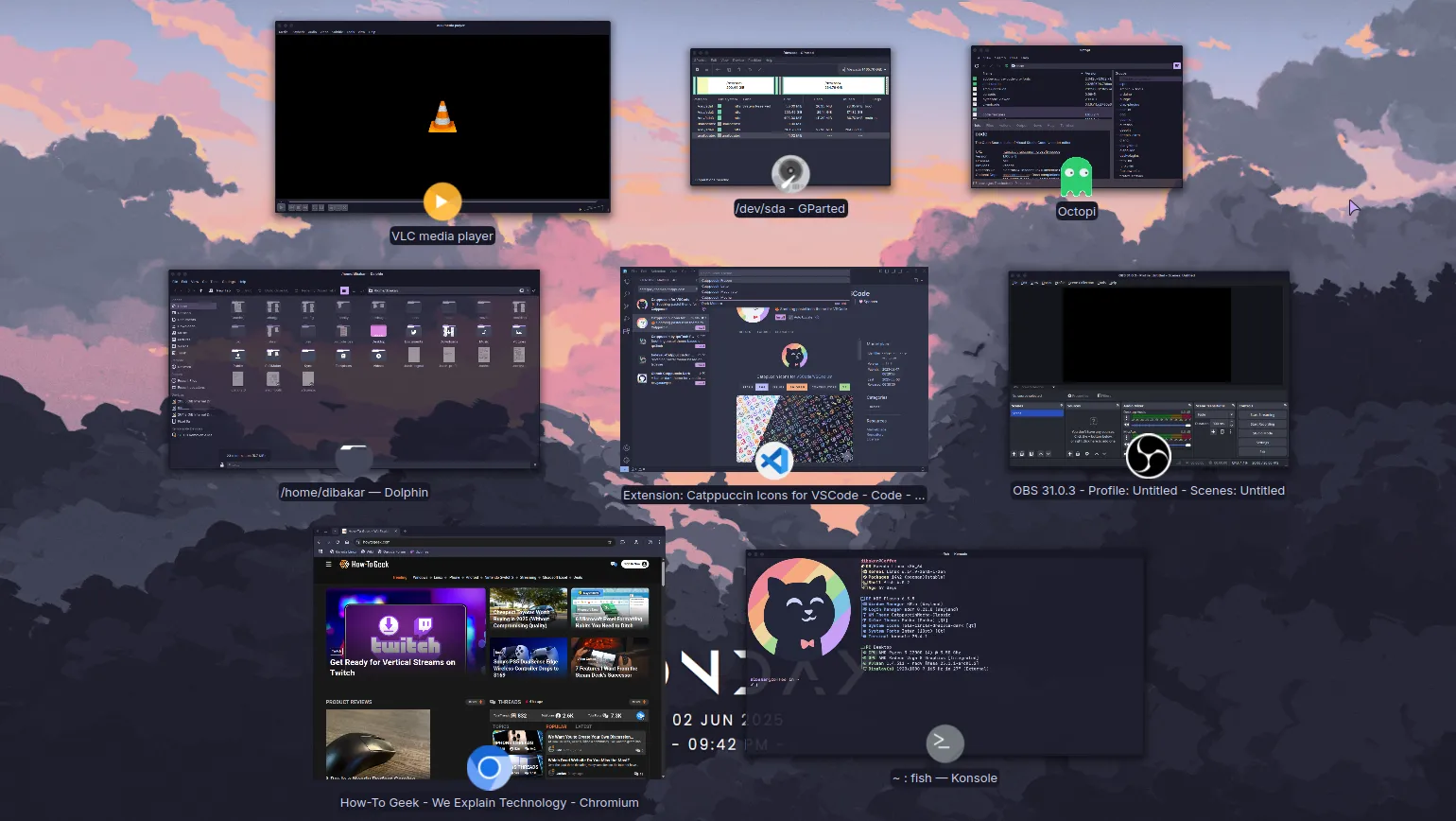 Các ứng dụng mã nguồn mở như trình quản lý tệp, trình soạn thảo văn bản, VLC và Firefox đang chạy trên Garuda Linux với giao diện Catppuccin thống nhất.