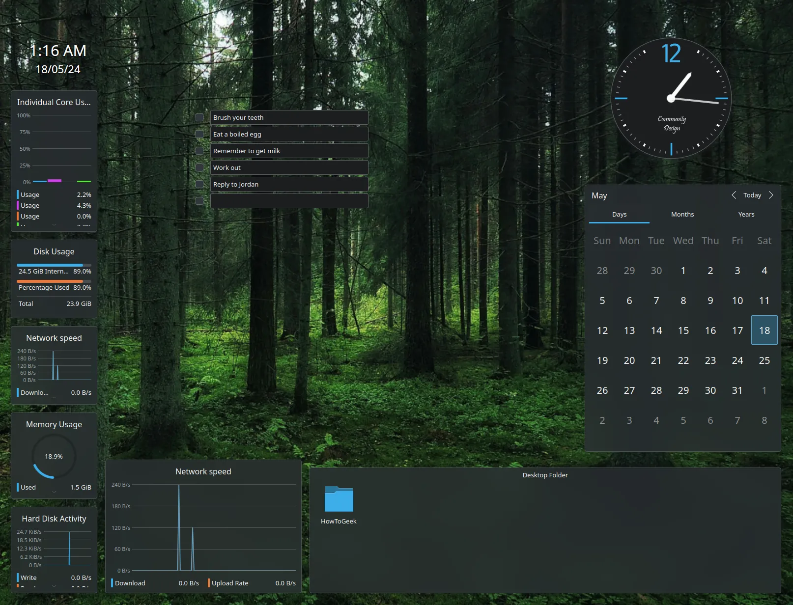 Các widget desktop trên Kubuntu 23.10 được bố trí rải rác trên màn hình