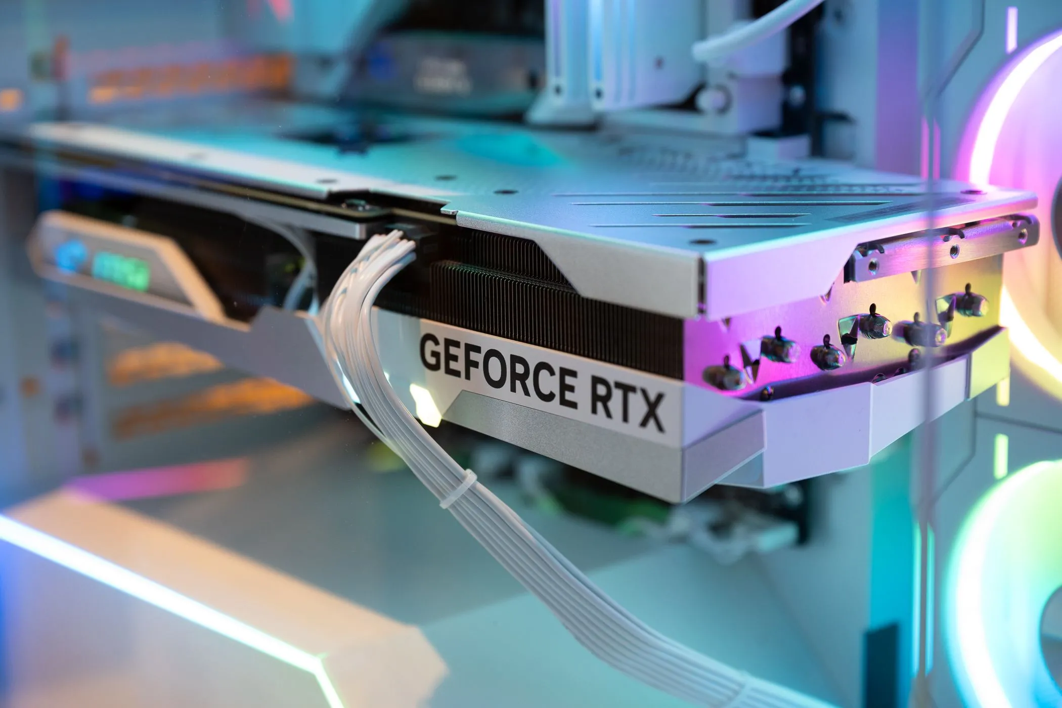 Card đồ họa NVIDIA GeForce RTX bên trong PC chơi game