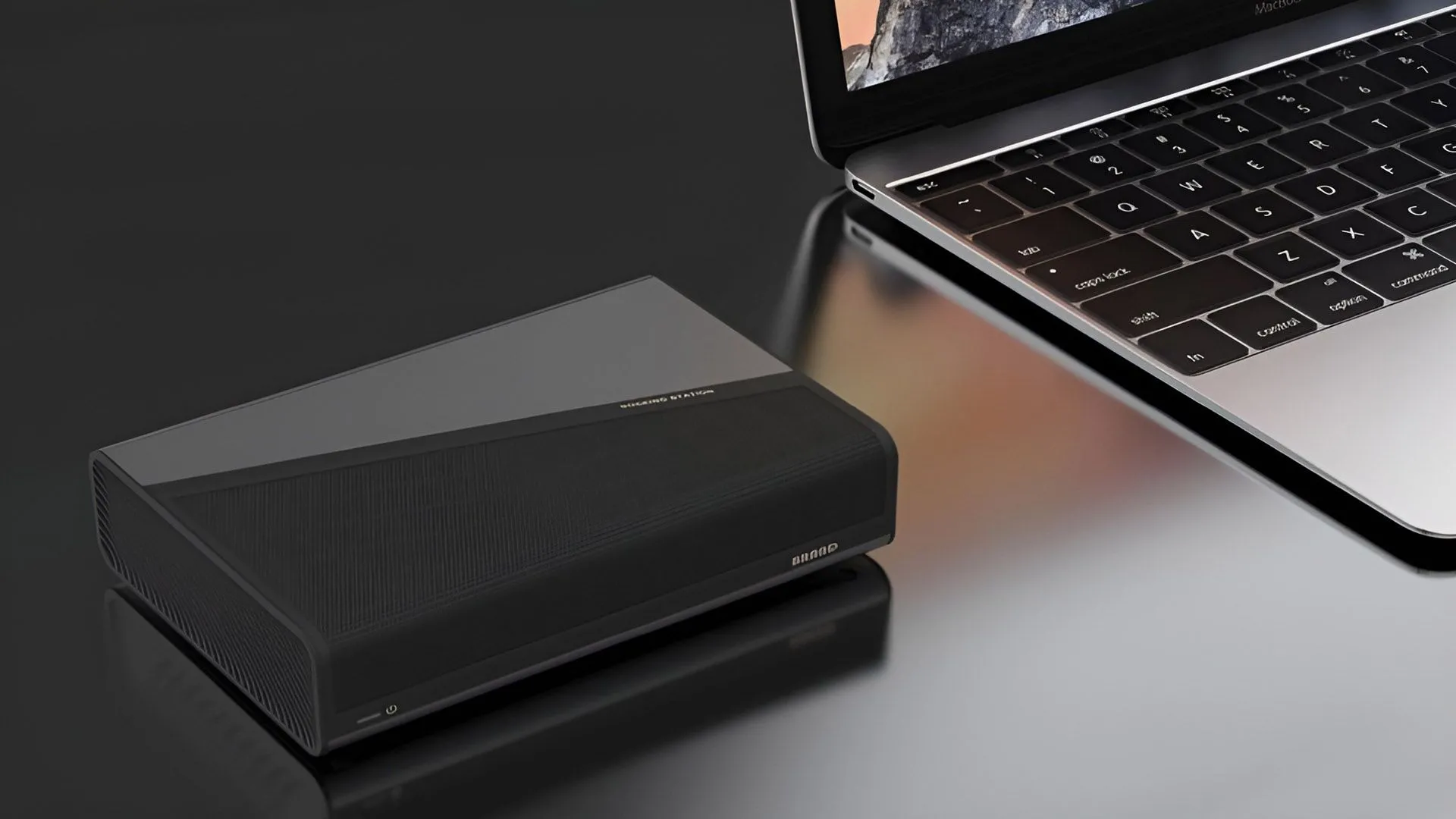 Card đồ họa rời GMK AD-GP1 nhỏ gọn màu đen, kết nối với laptop qua cáp
