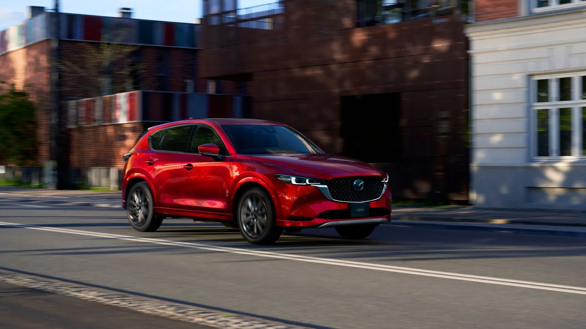 Chiếc xe Mazda CX-5 phiên bản 2025 với thiết kế hiện đại và mạnh mẽ.