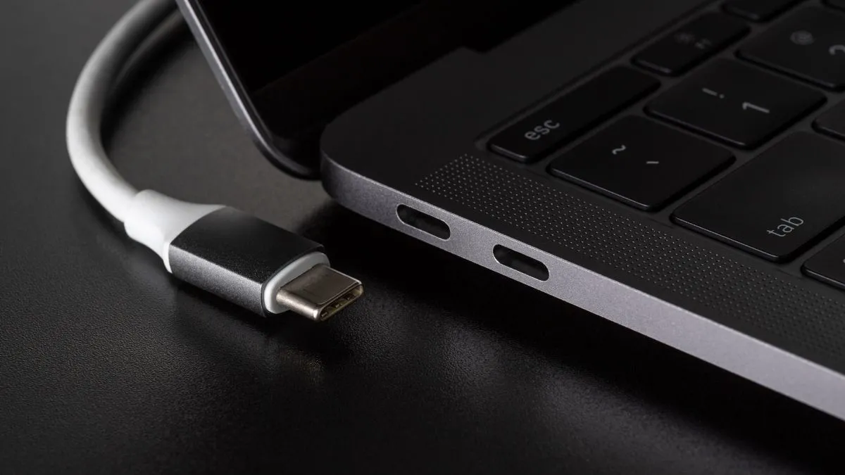 Cổng USB Type-C trên laptop, biểu tượng cho khả năng kết nối đa dạng