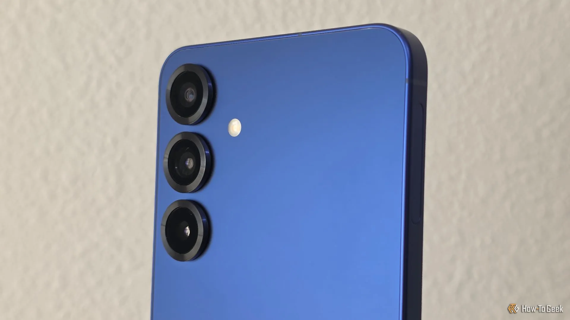 Cụm camera sau của Samsung Galaxy S25 Plus với cảm biến chính 50MP