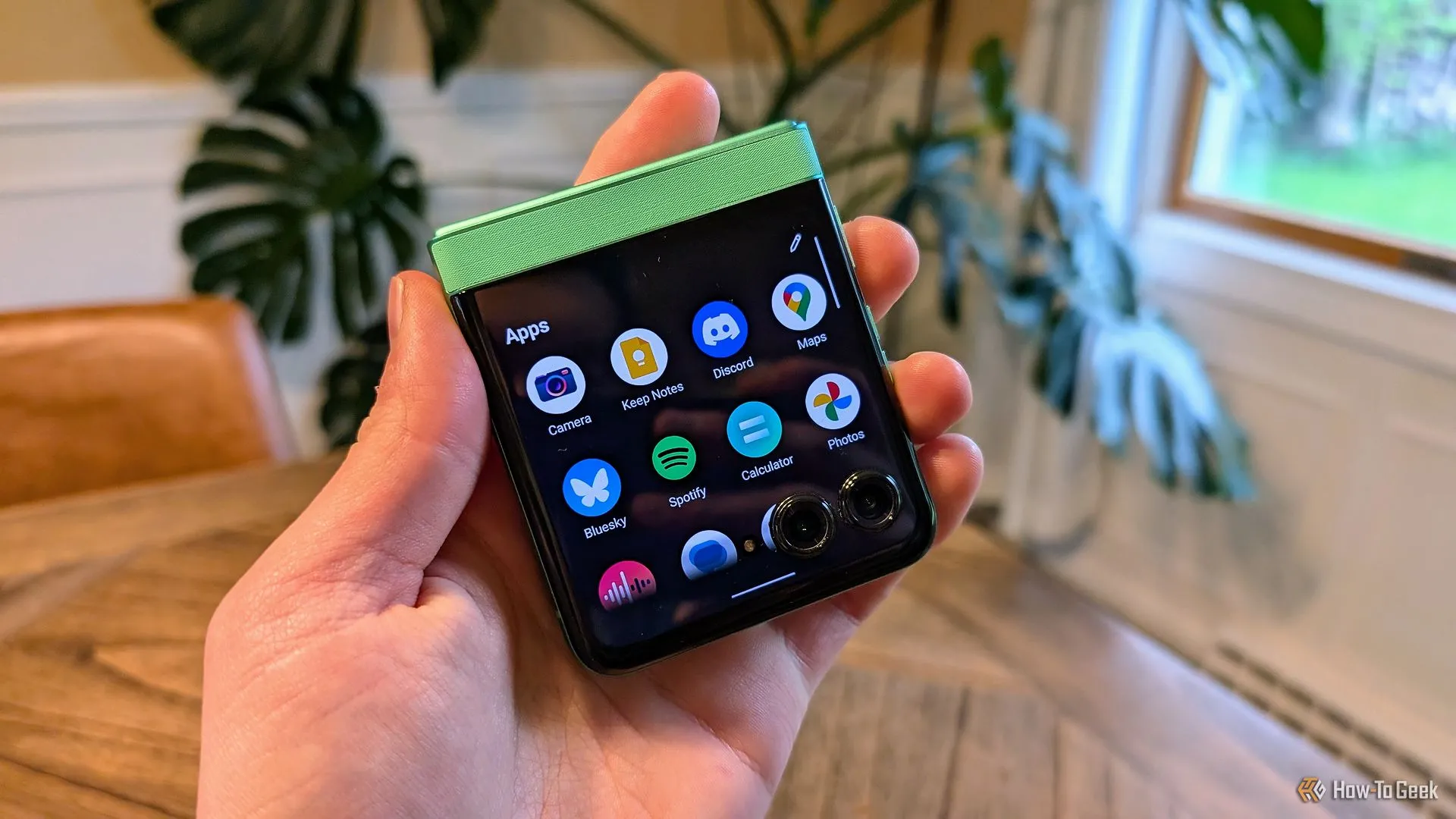 Danh sách ứng dụng chạy trên màn hình phụ của Moto Razr 2025