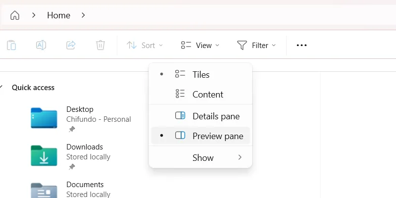 File Explorer với chế độ Xem trước (Preview Pane) đang hiển thị nội dung file Markdown