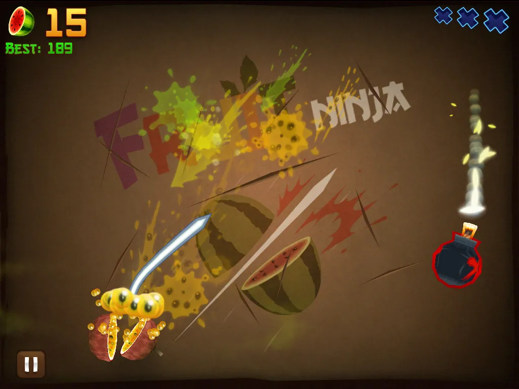 Fruit Ninja đang chạy trên một chiếc iPad 2