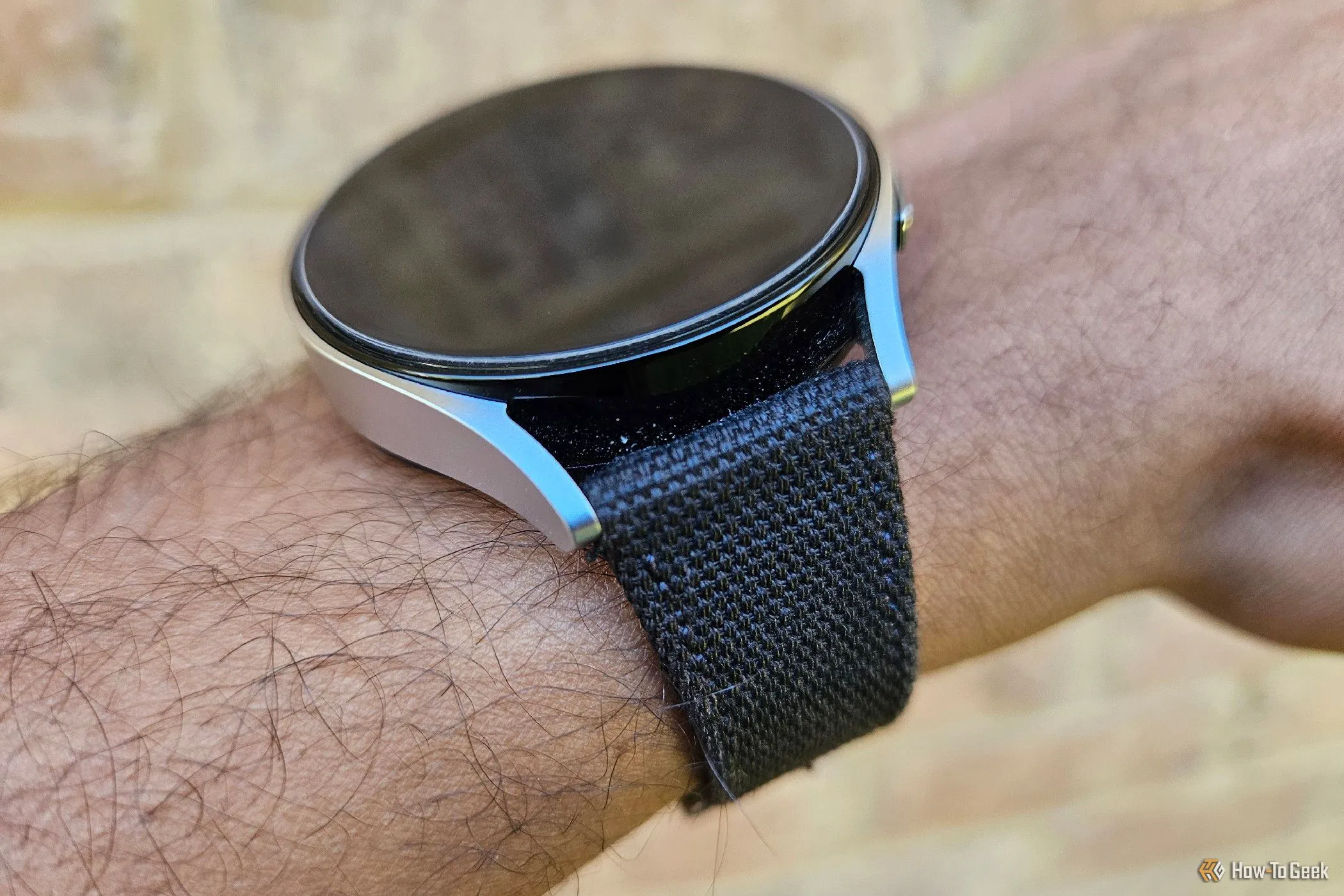 Galaxy Watch với dây đeo thay thế