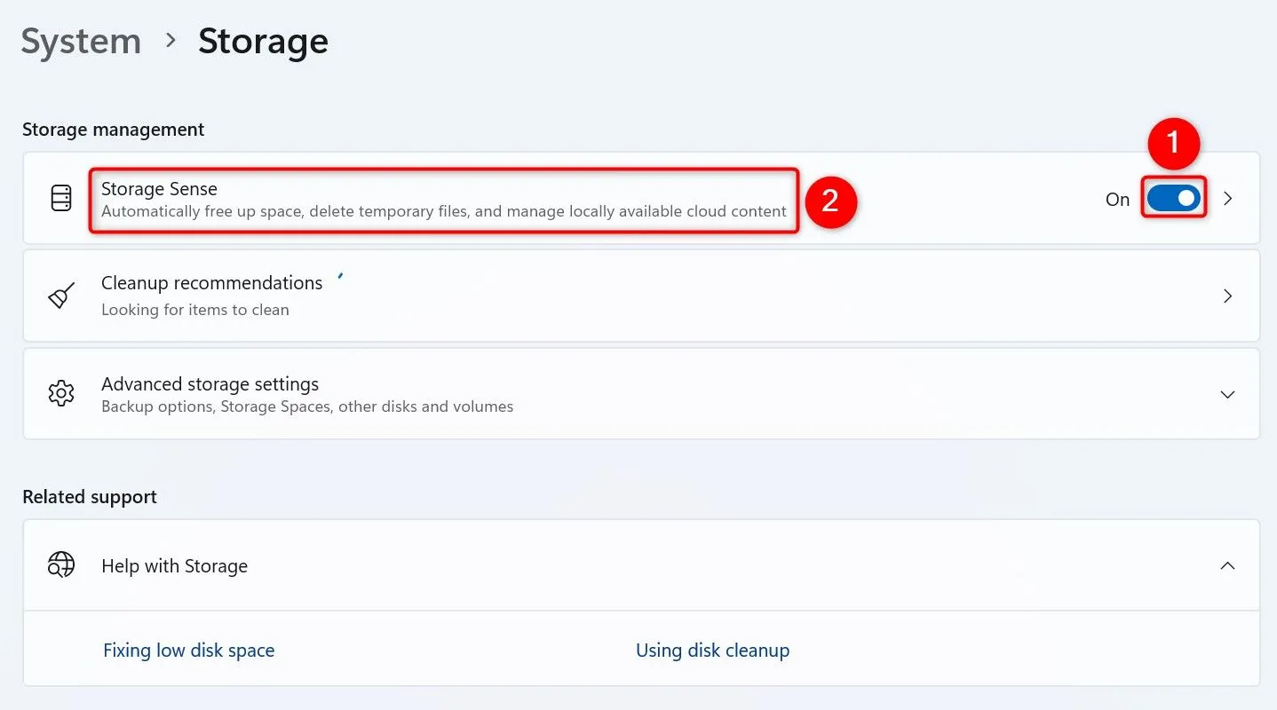 Giao diện cài đặt Storage trên Windows 11, với công tắc &quot;Storage Sense&quot; được bật để kích hoạt tính năng dọn dẹp tự động
