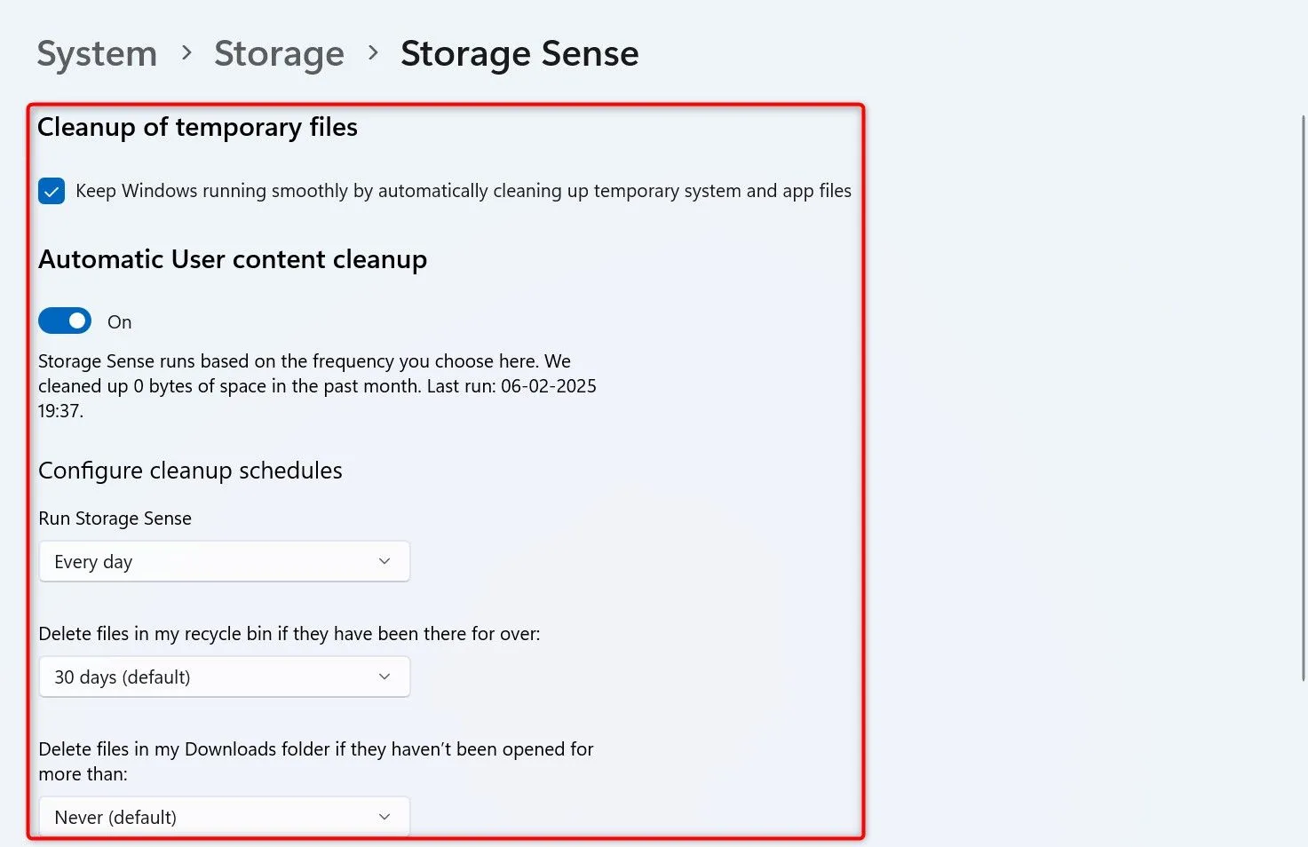 Giao diện cấu hình chi tiết của Storage Sense trong cài đặt Windows 11, hiển thị các tùy chọn để quản lý dọn dẹp tự động