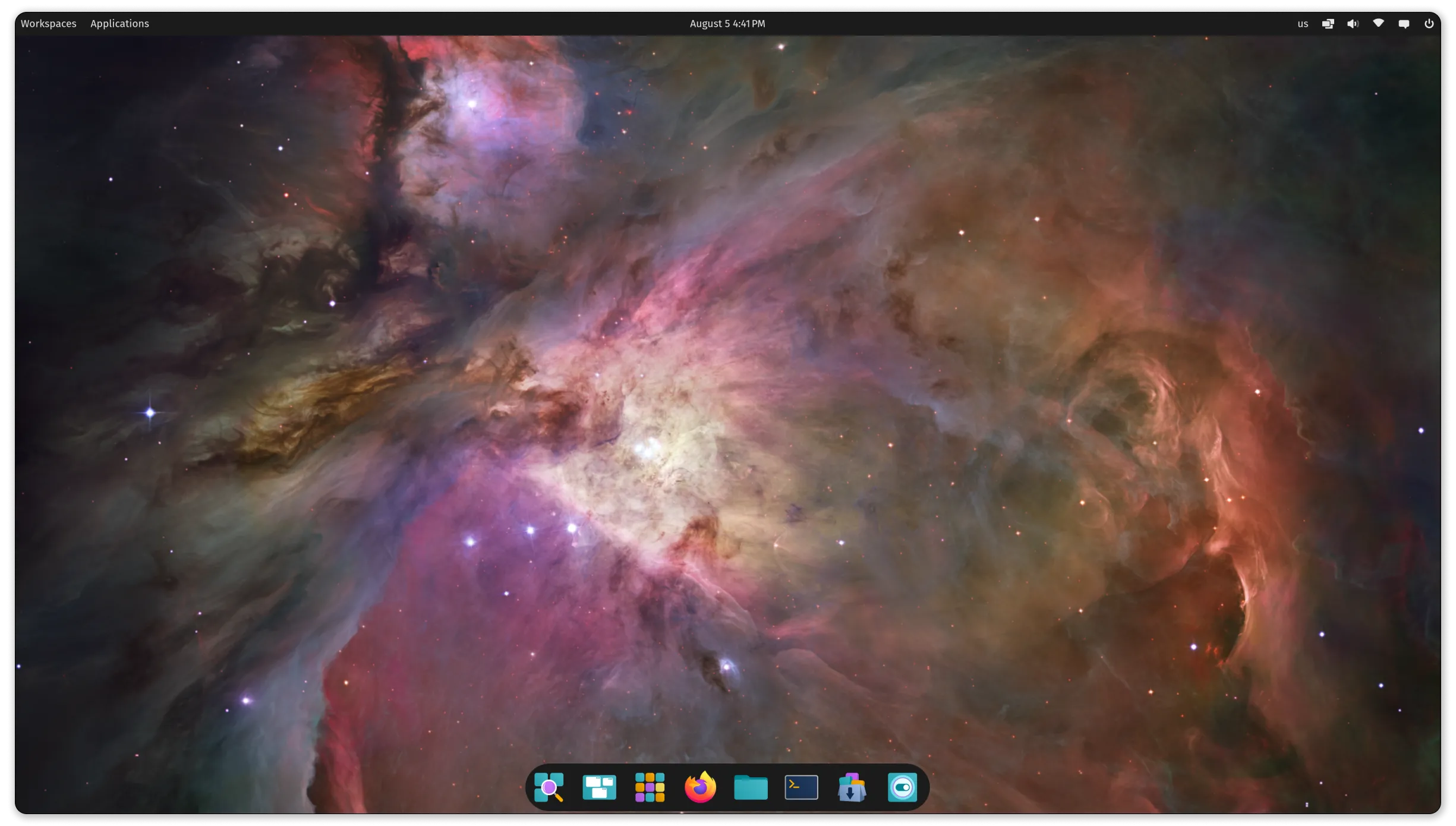 Giao diện desktop Pop!_OS Cosmic hiện đại và tối giản, thể hiện thiết kế tập trung vào hiệu suất và trải nghiệm người dùng.
