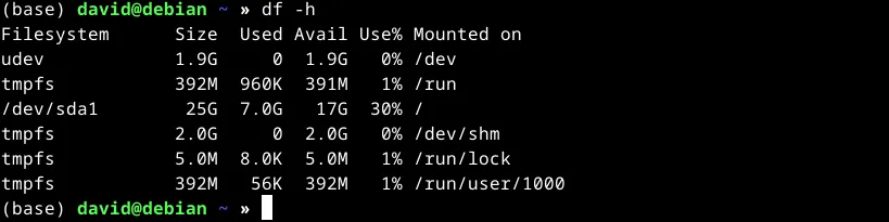 Giao diện dòng lệnh Linux hiển thị kết quả của lệnh df -h, cho biết dung lượng ổ đĩa trống dưới dạng dễ đọc.