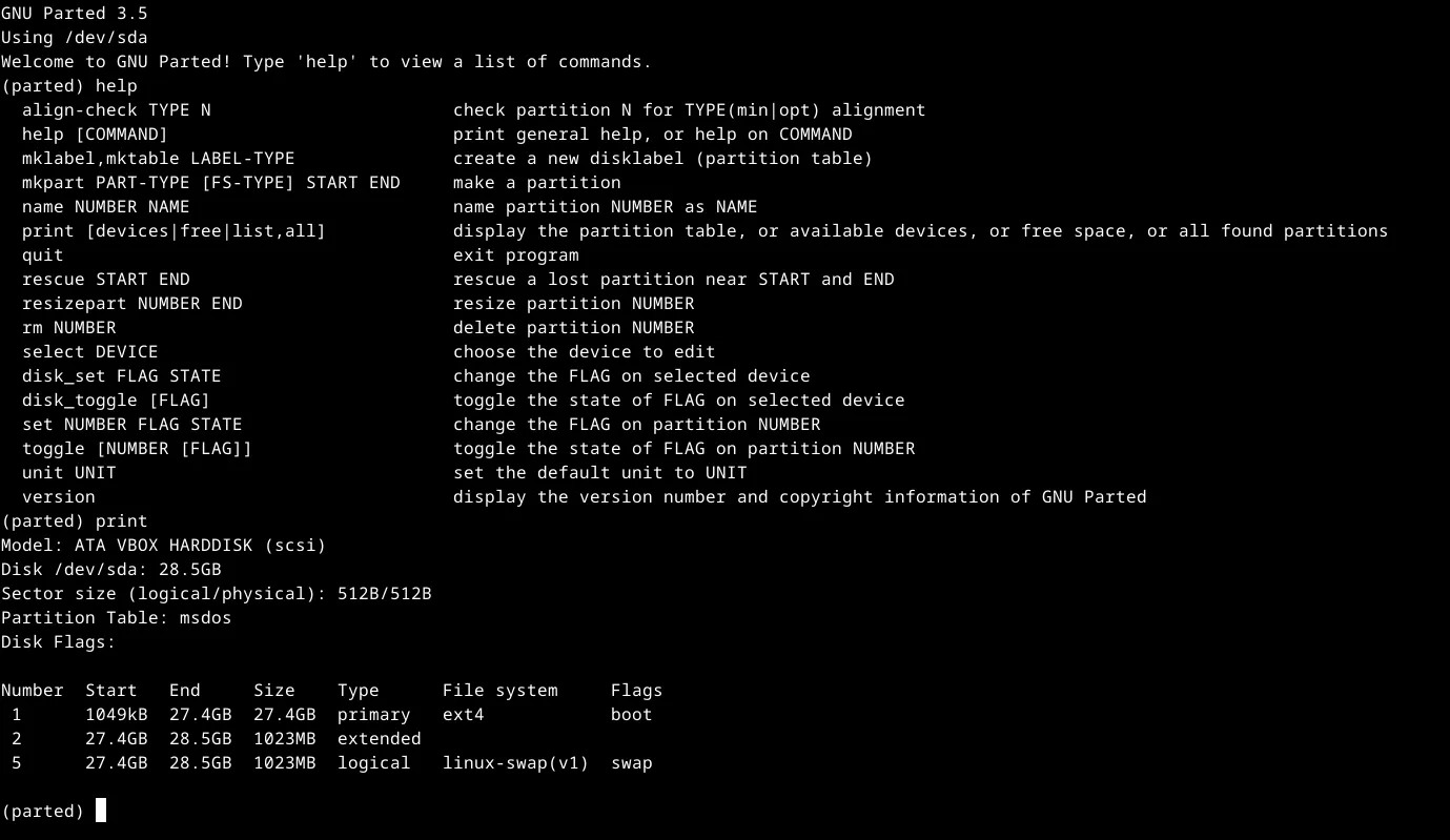 Giao diện GNU Parted trong terminal Linux hiển thị bảng phân vùng ổ đĩa với các thông tin chi tiết về từng phân vùng.