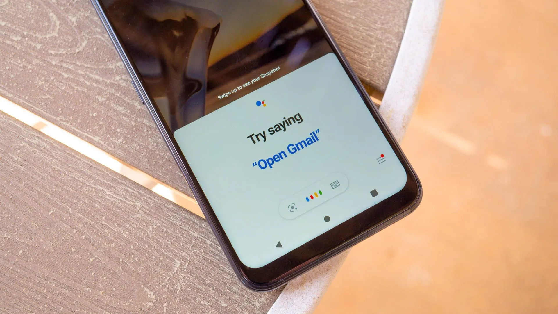 Giao diện Google Assistant hiển thị trên màn hình điện thoại Android, minh họa tính năng trợ lý ảo.